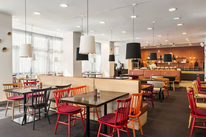 Vienna House Easy by Wyndham Airport Bucharest restaurant in Otopeni, Other than US/Canada