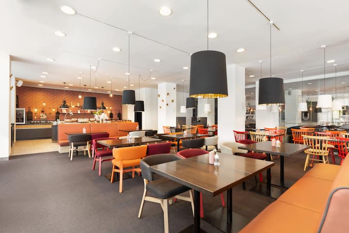 Vienna House Easy by Wyndham Airport Bucharest restaurant in Otopeni, Other than US/Canada