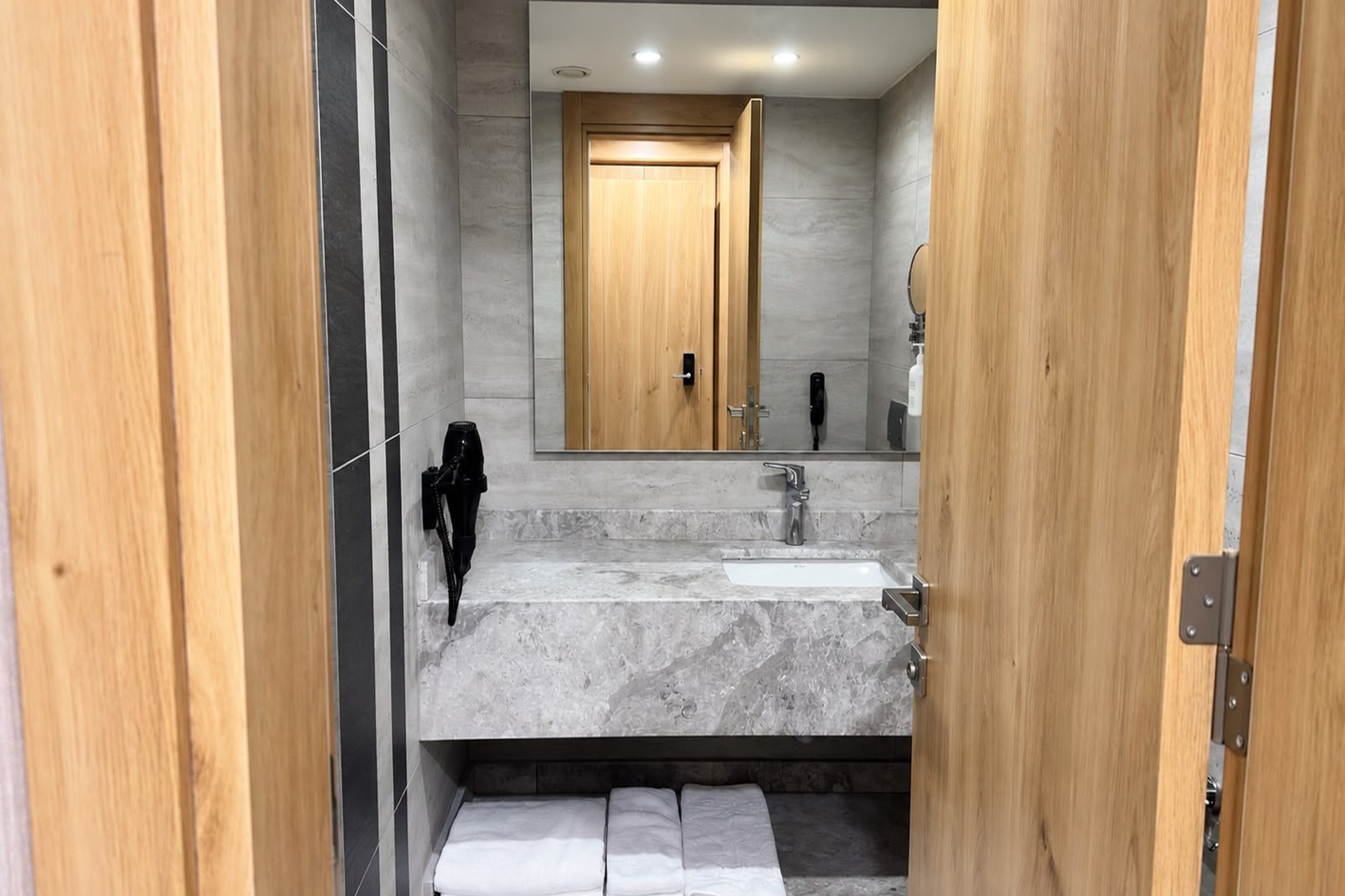 Guest room bath at the Vienna House by Wyndham Istanbul Bahcelievler in Istanbul, Other than US/Canada