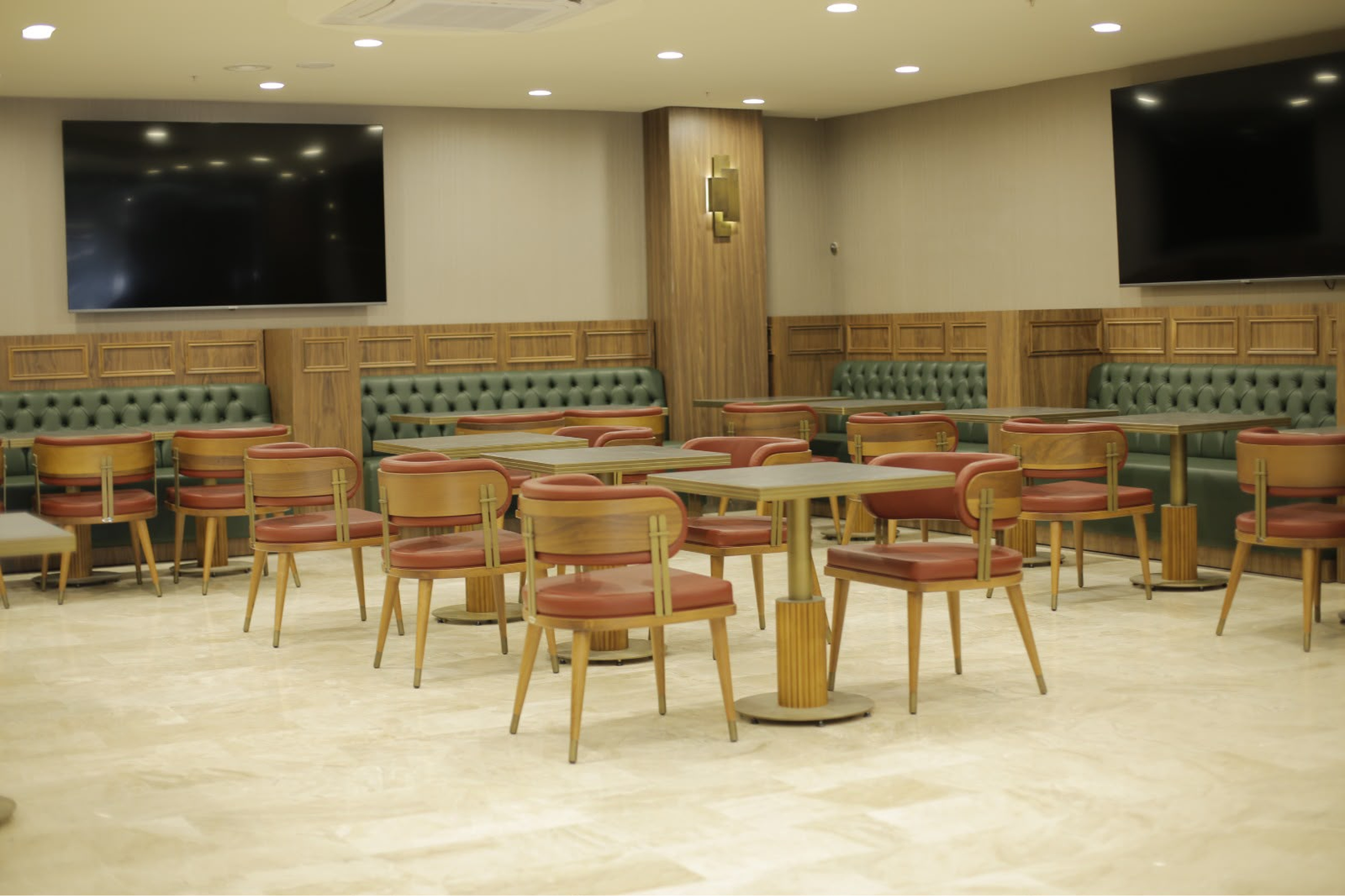 Bar at Vienna House by Wyndham Istanbul Bahcelievler in Istanbul, Other than US/Canada