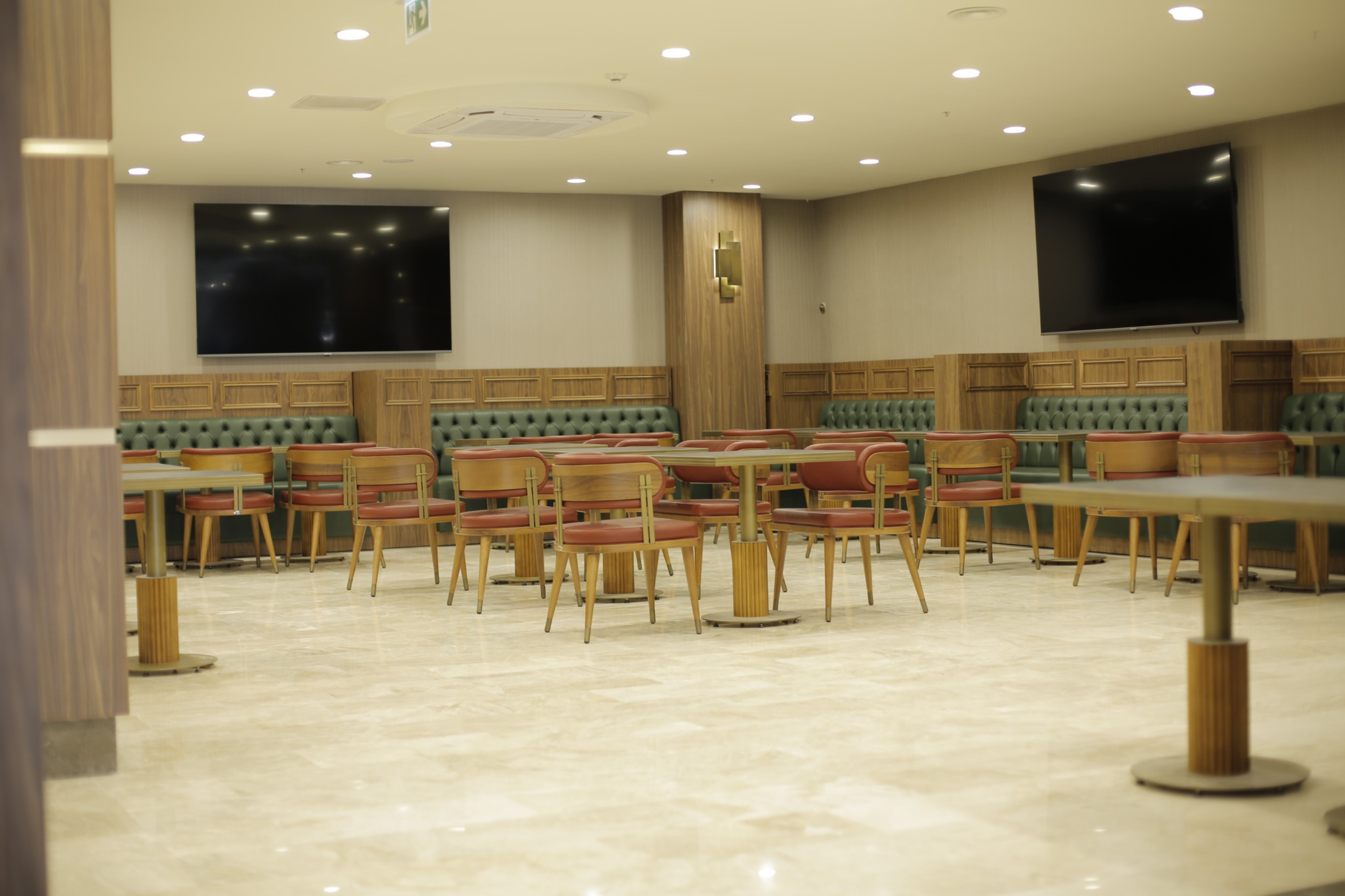 Bar at Vienna House by Wyndham Istanbul Bahcelievler in Istanbul, Other than US/Canada