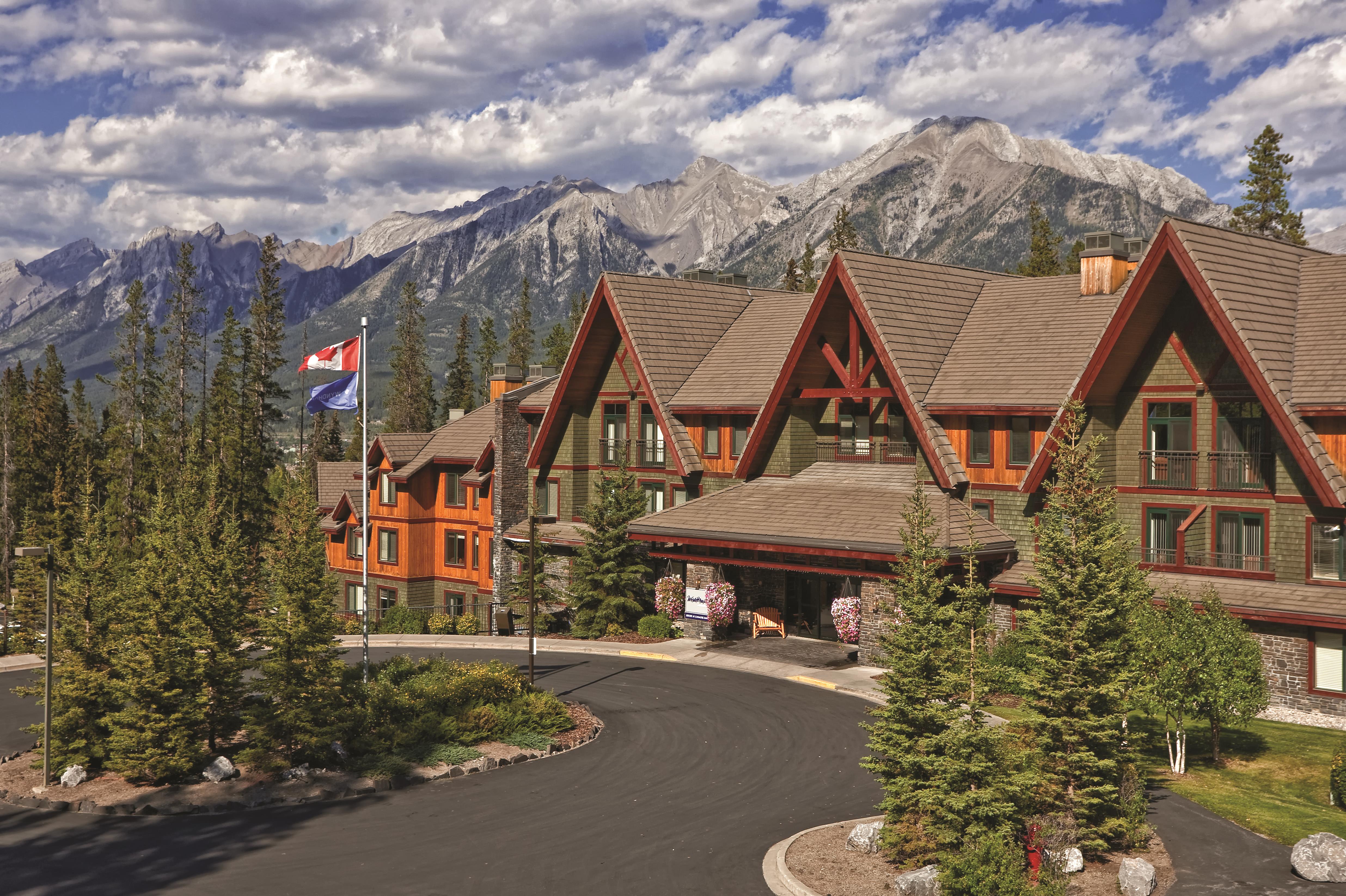 Exterior of WorldMark Canmore-Banff hotel in Canmore, Alberta