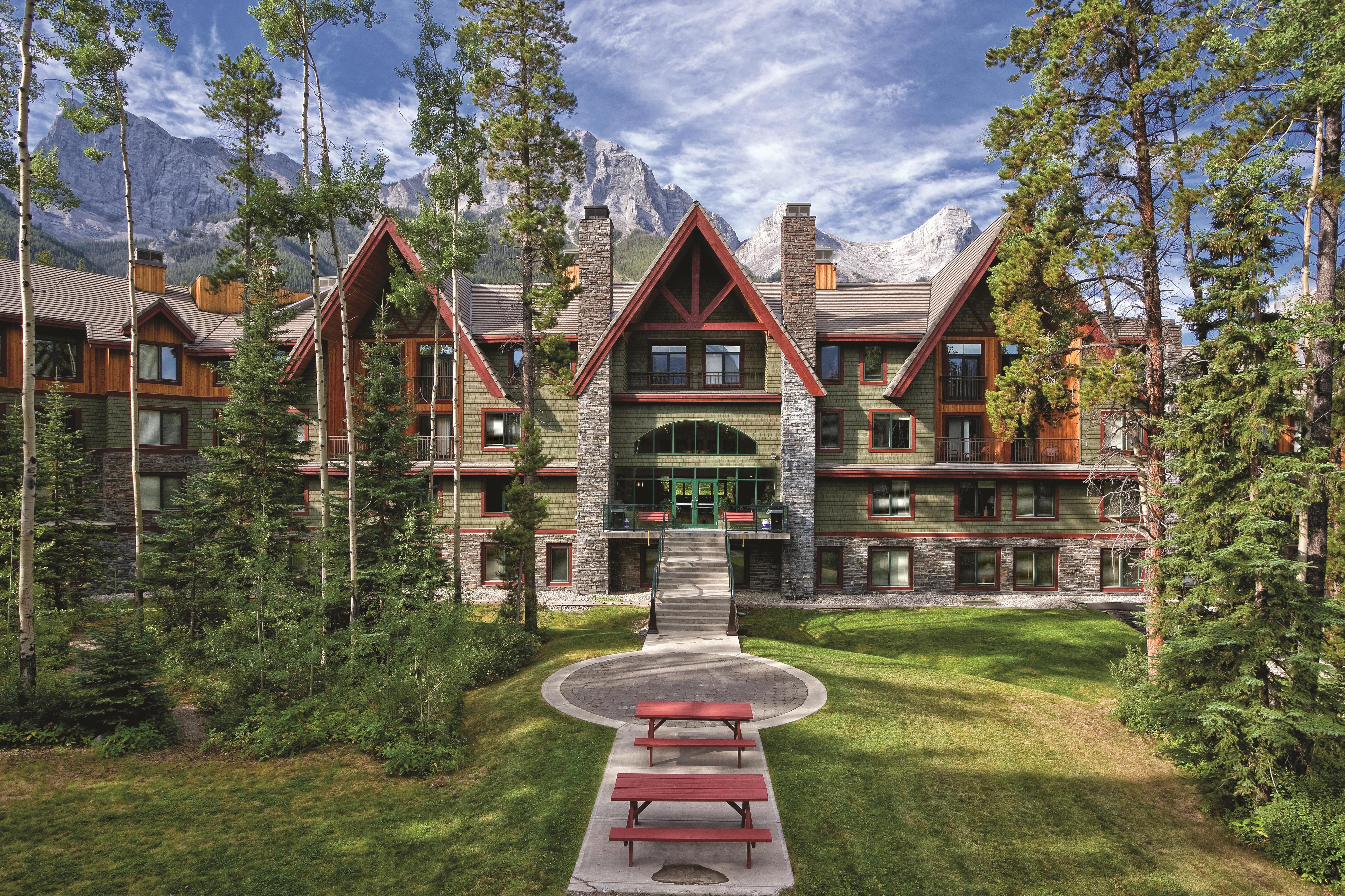 Exterior of WorldMark Canmore-Banff hotel in Canmore, Alberta
