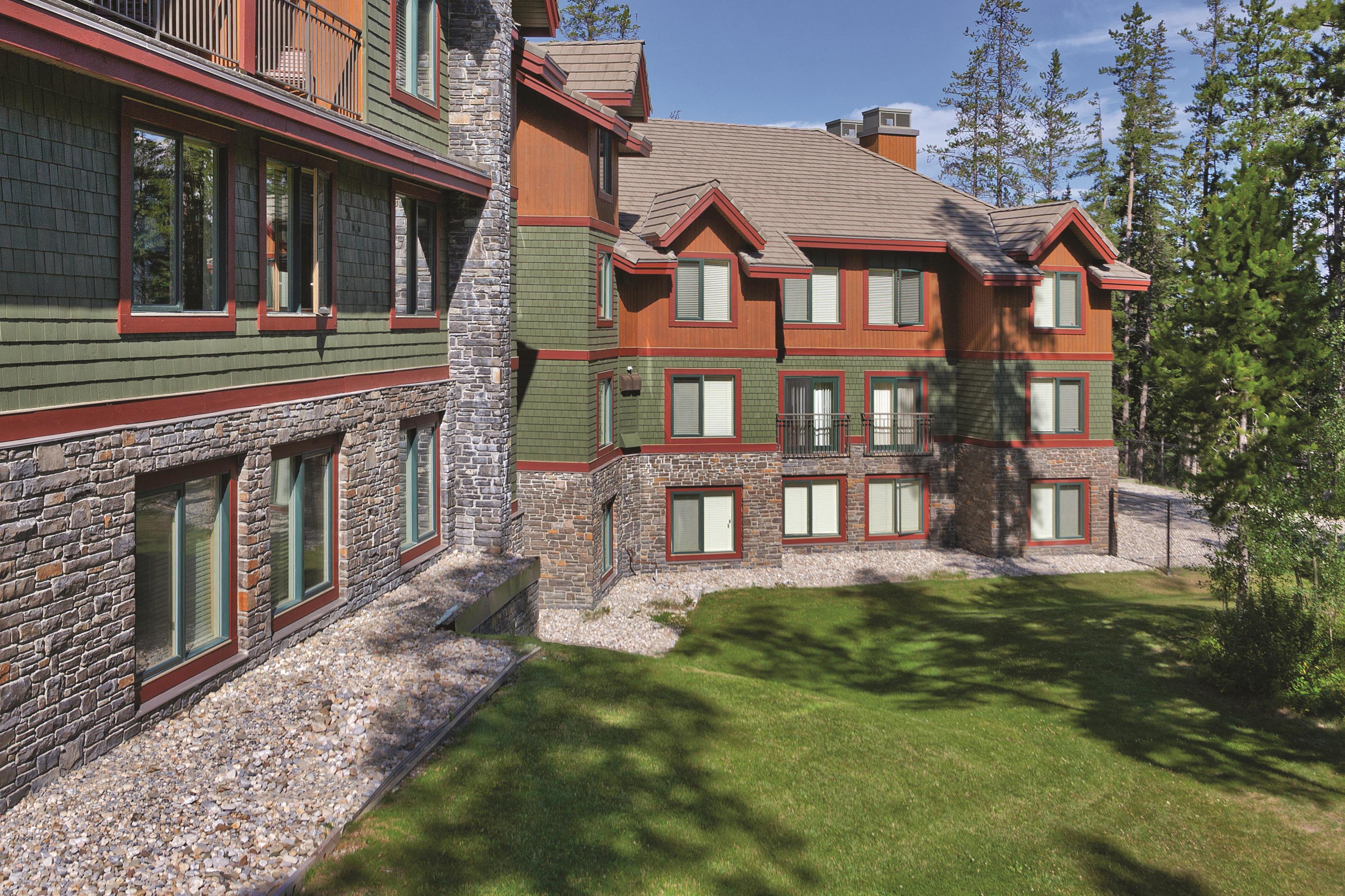 Exterior of WorldMark Canmore-Banff hotel in Canmore, Alberta