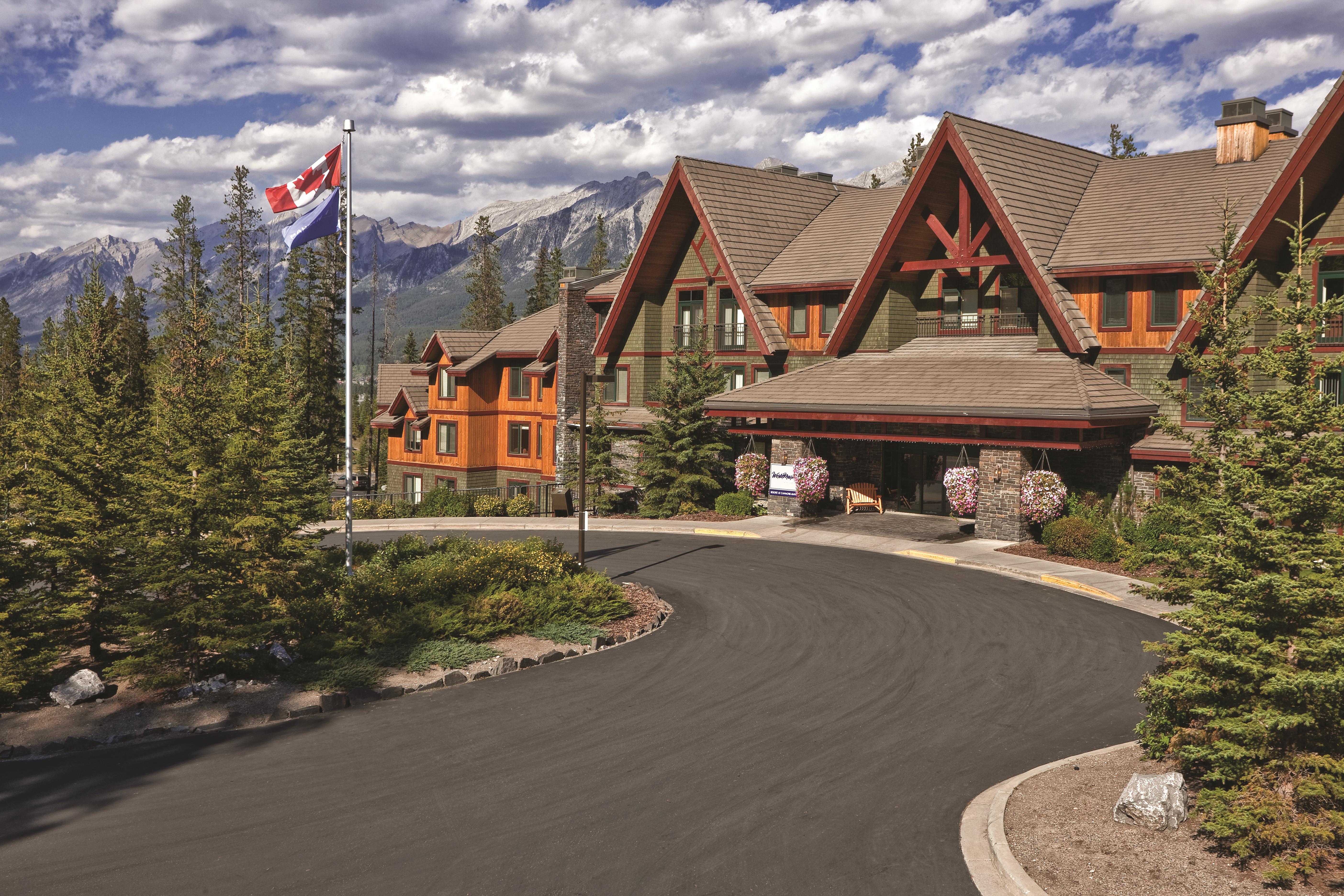 Exterior of WorldMark Canmore-Banff hotel in Canmore, Alberta
