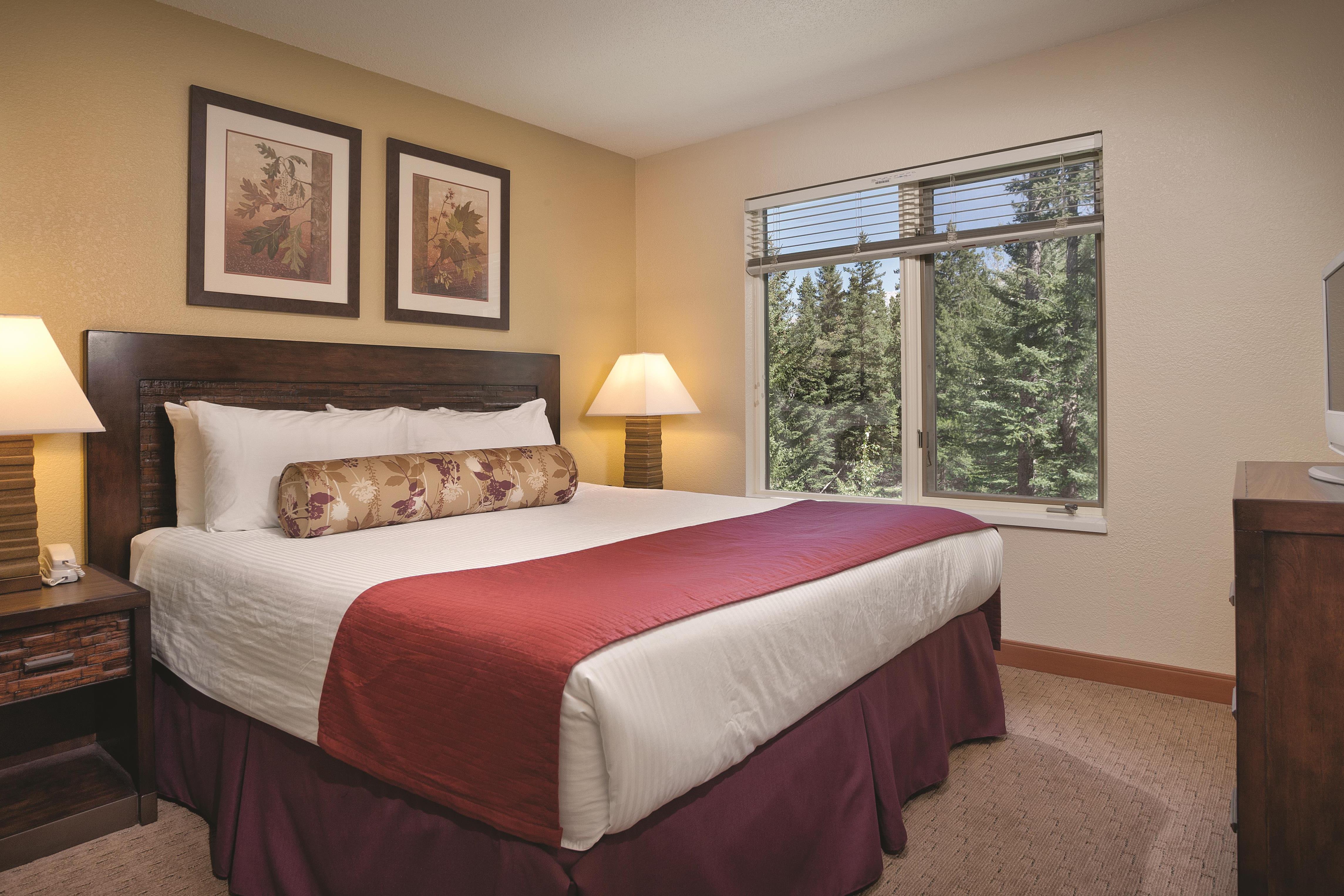 Guest room at the WorldMark Canmore-Banff in Canmore, Alberta