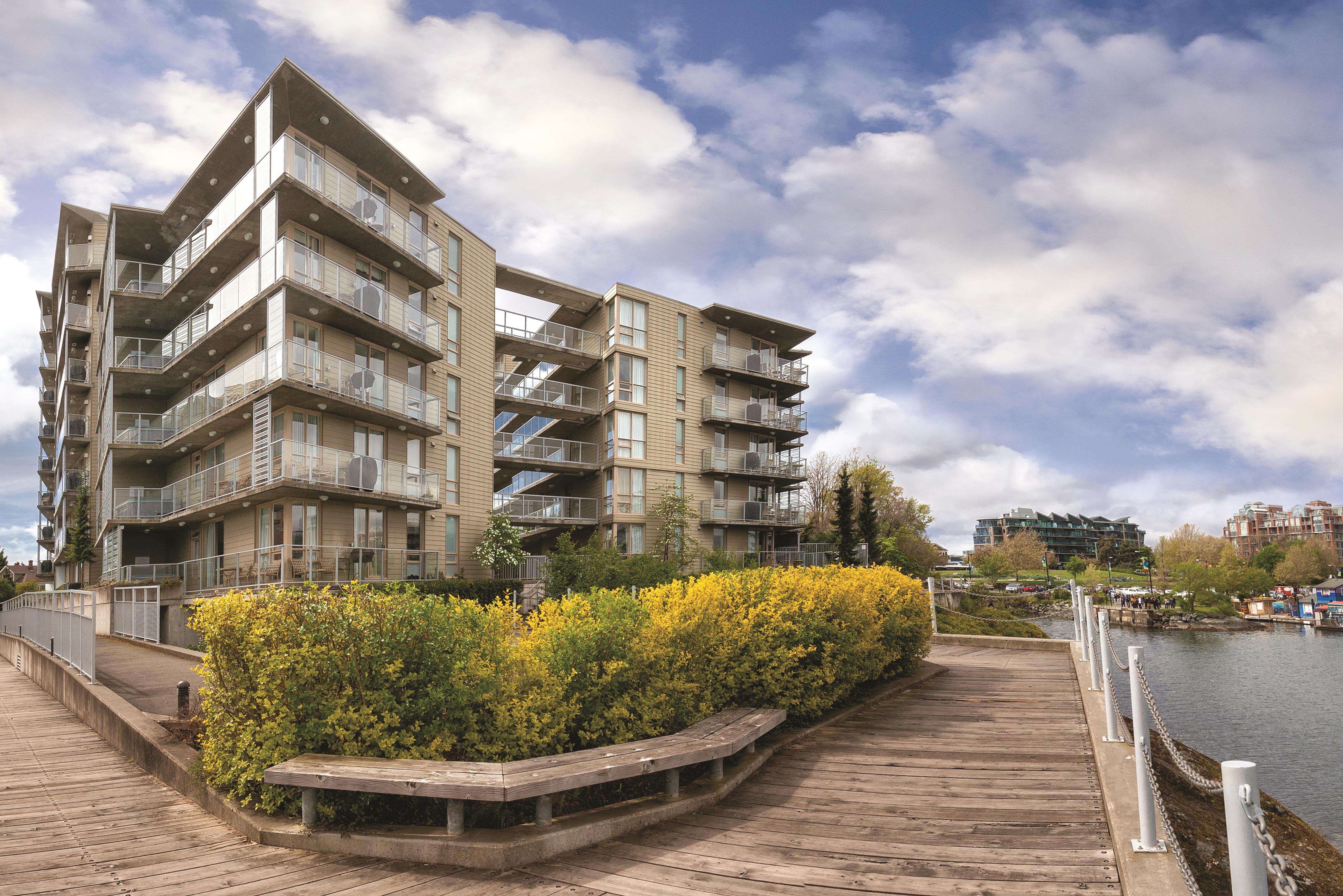 Exterior Day Image of WorldMark Victoria hotel in Victoria, British Columbia