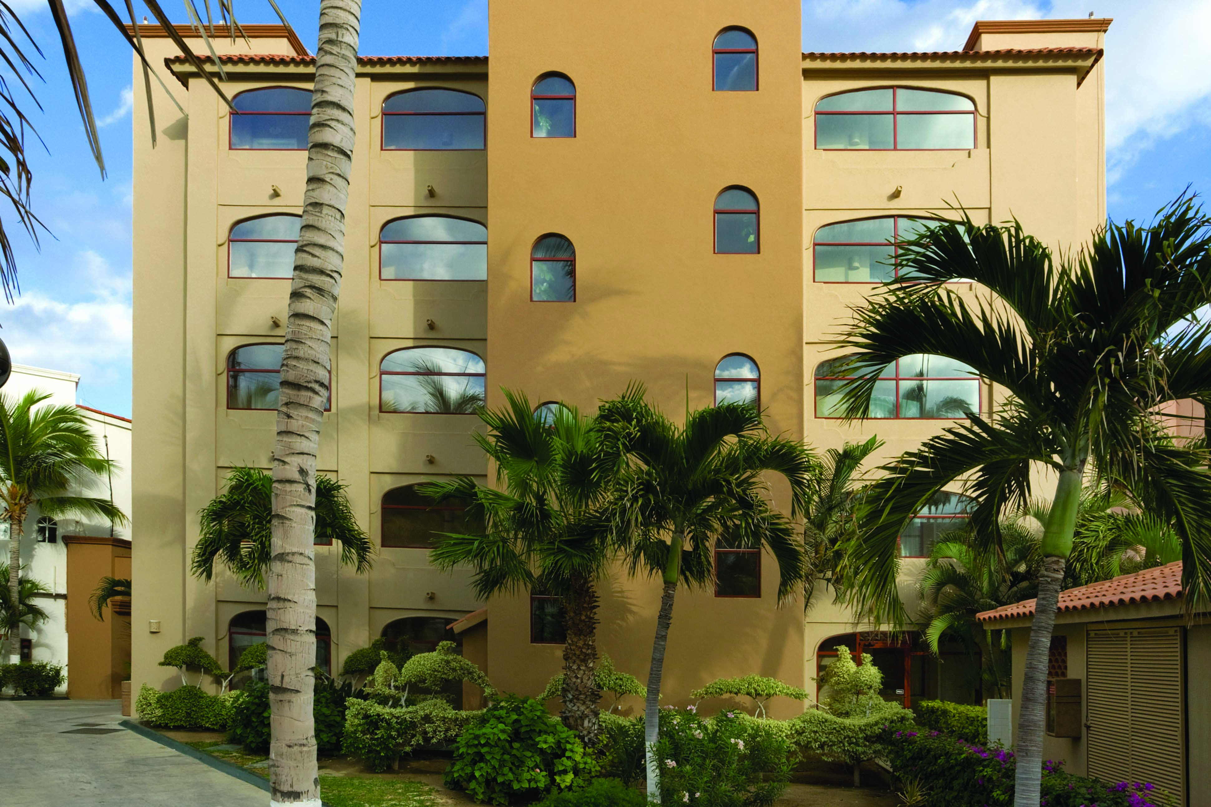 Exterior Day Image of WorldMark Coral Baja hotel in San Jose del Cabo BCS, Other than US/Canada