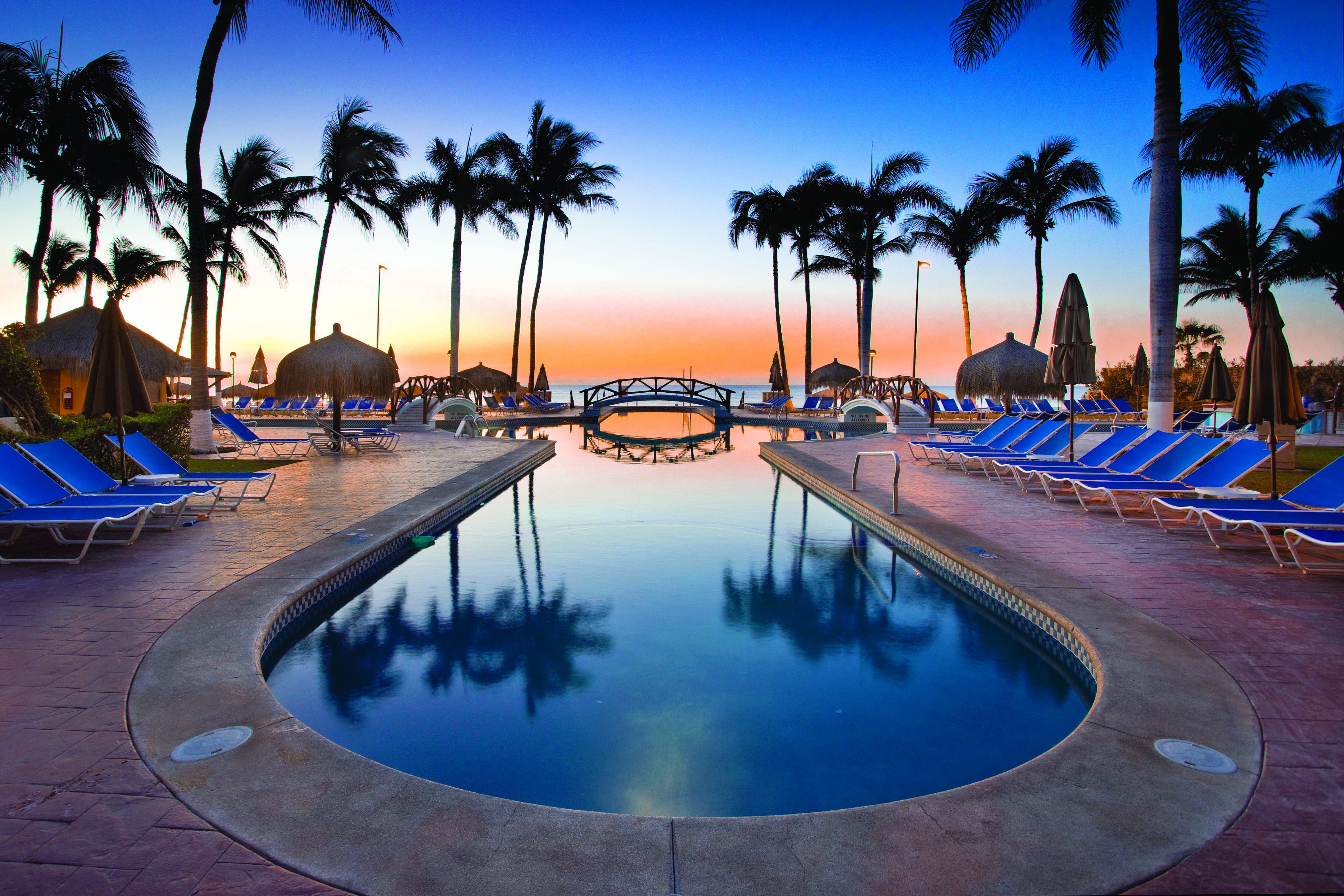 Pool daytime image at the WorldMark Coral Baja in San Jose del Cabo BCS, Other than US/Canada