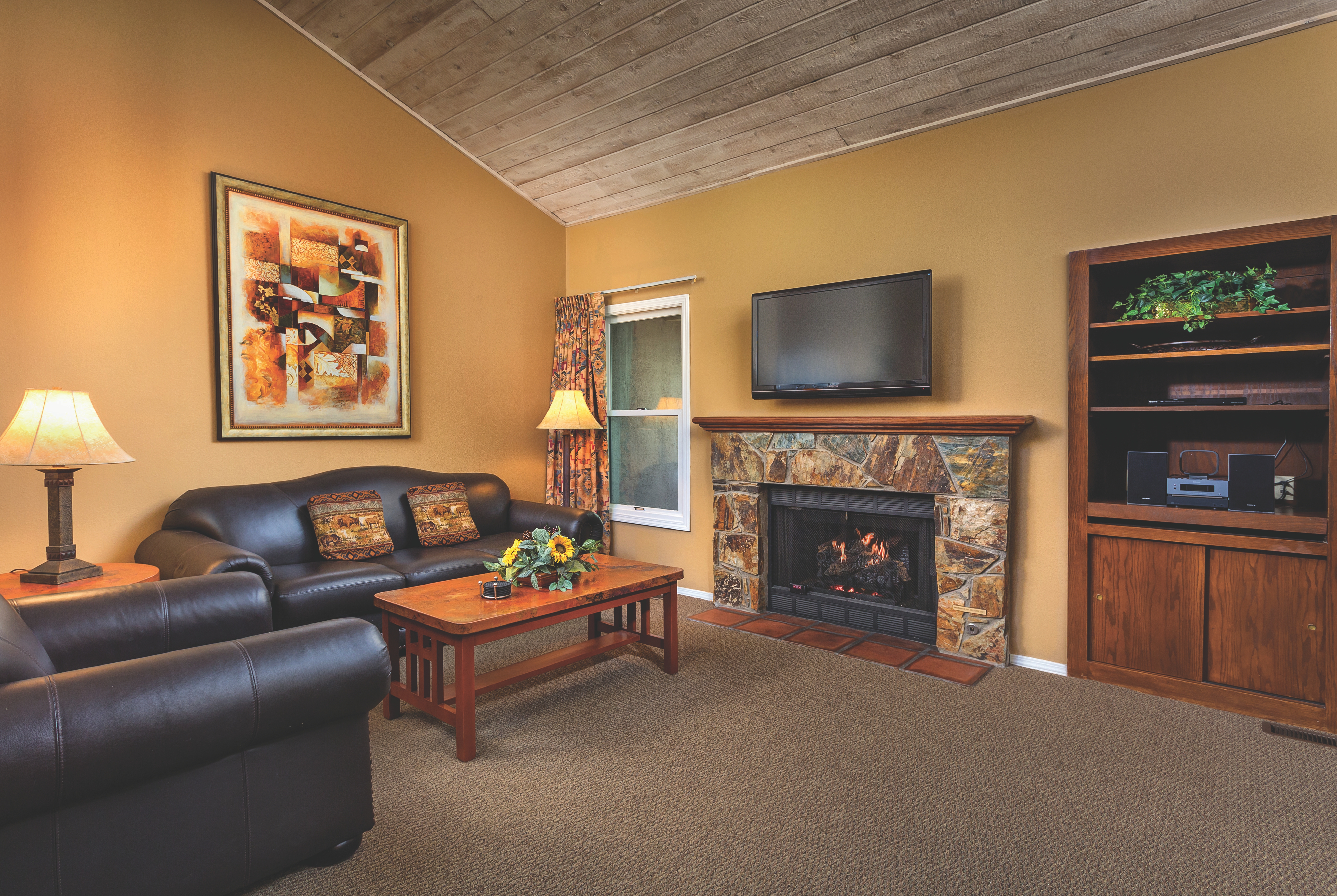 Guest room at the Club Wyndham Flagstaff in Flagstaff, Arizona