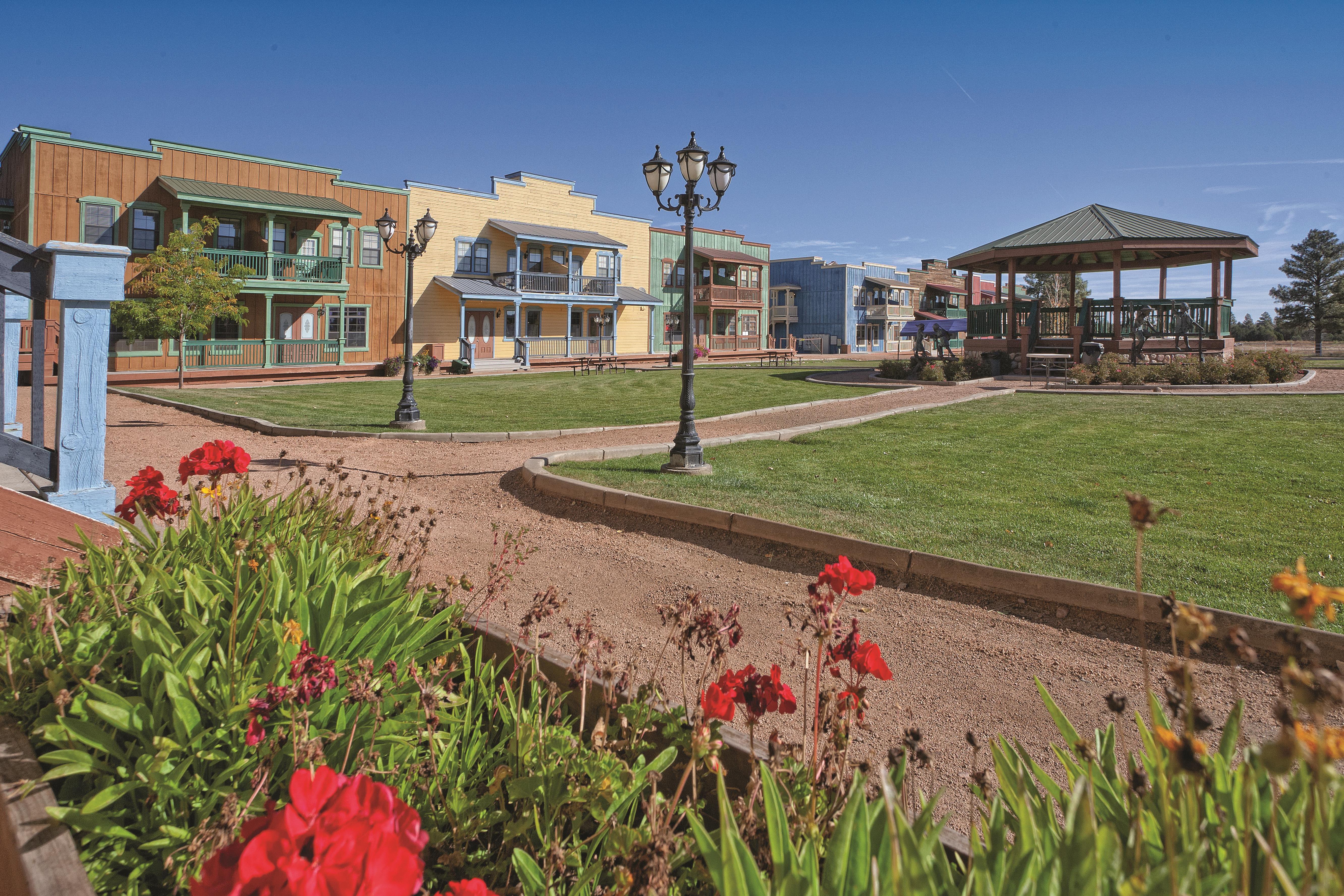 Exterior of WorldMark Bison Ranch hotel in Overgaard, Arizona