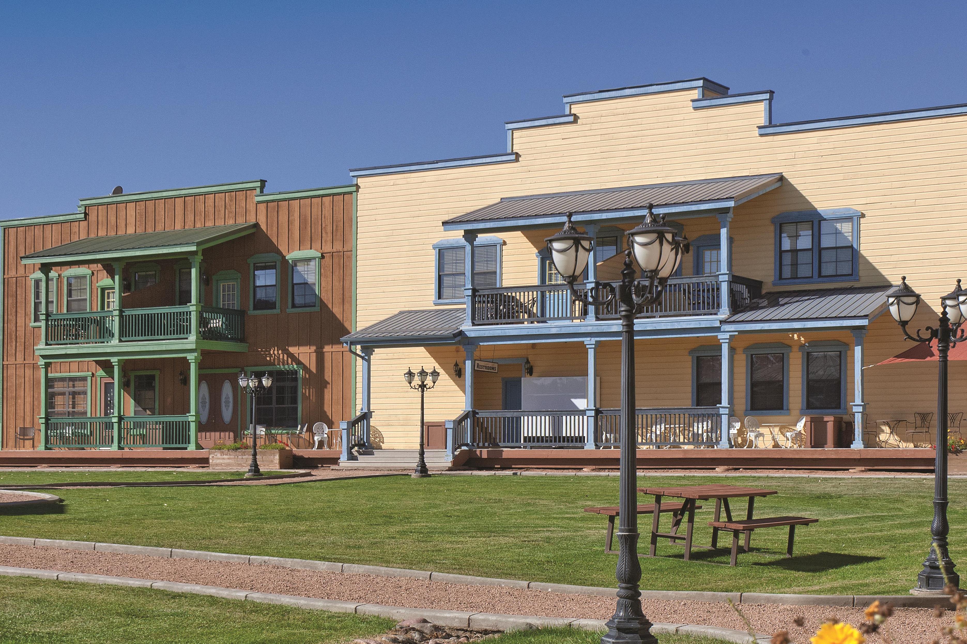 Exterior of WorldMark Bison Ranch hotel in Overgaard, Arizona