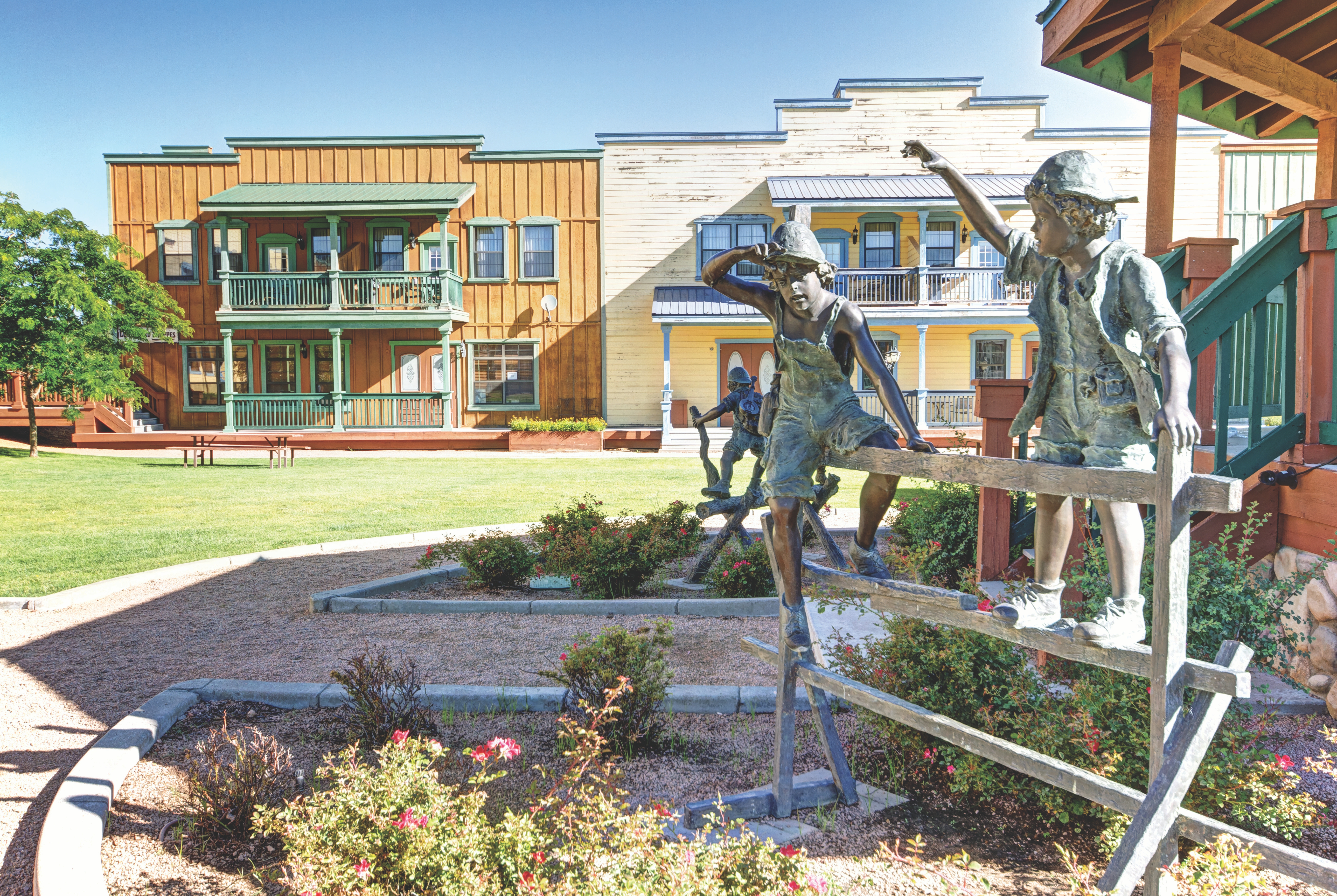 Exterior Day Image of WorldMark Bison Ranch hotel in Overgaard, Arizona