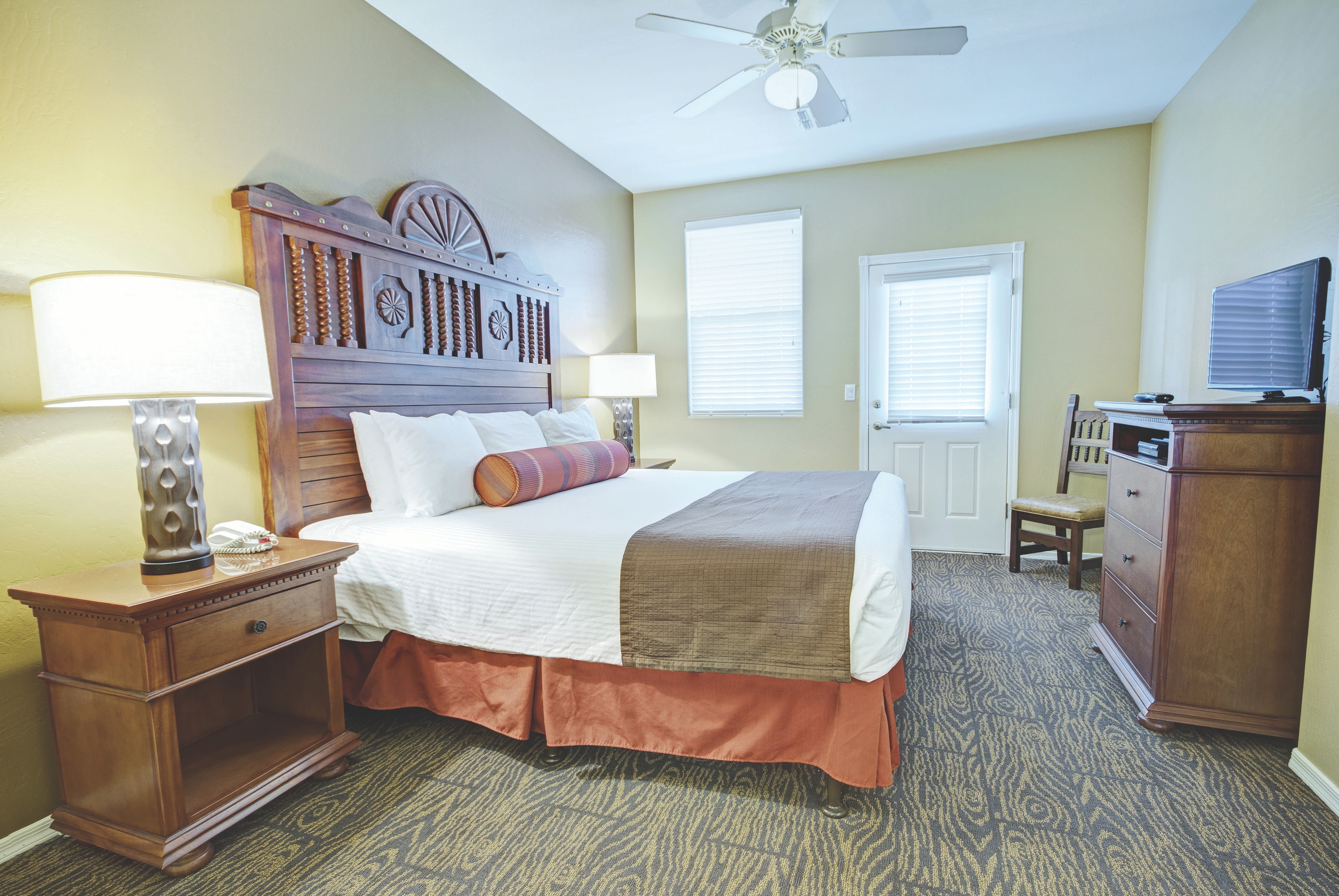 Guest room at the WorldMark Bison Ranch in Overgaard, Arizona