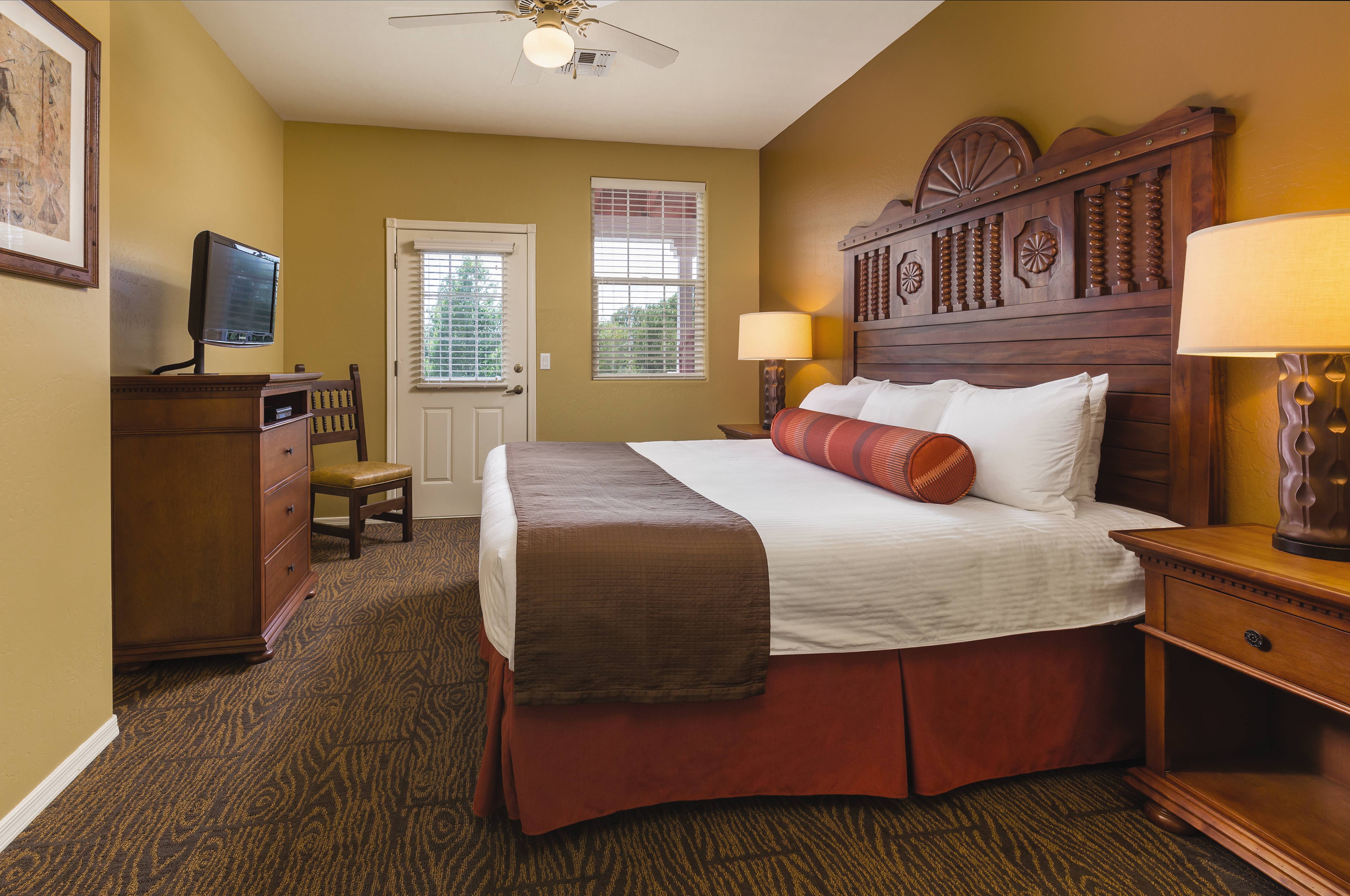 Guest room at the WorldMark Bison Ranch in Overgaard, Arizona