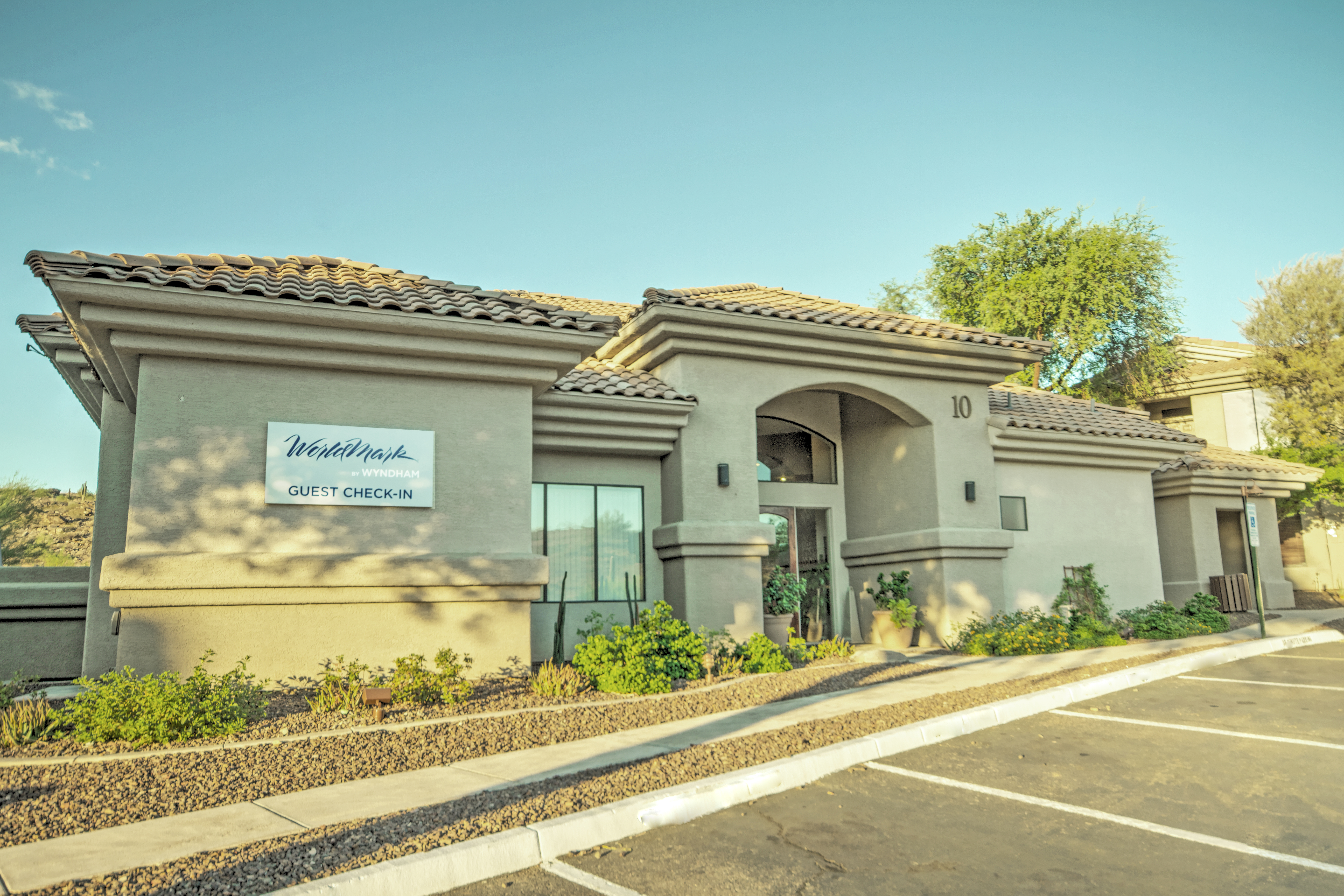 Front Exterior Image of WorldMark Phoenix - South Mountain Preserve hotel in Phoenix, Arizona