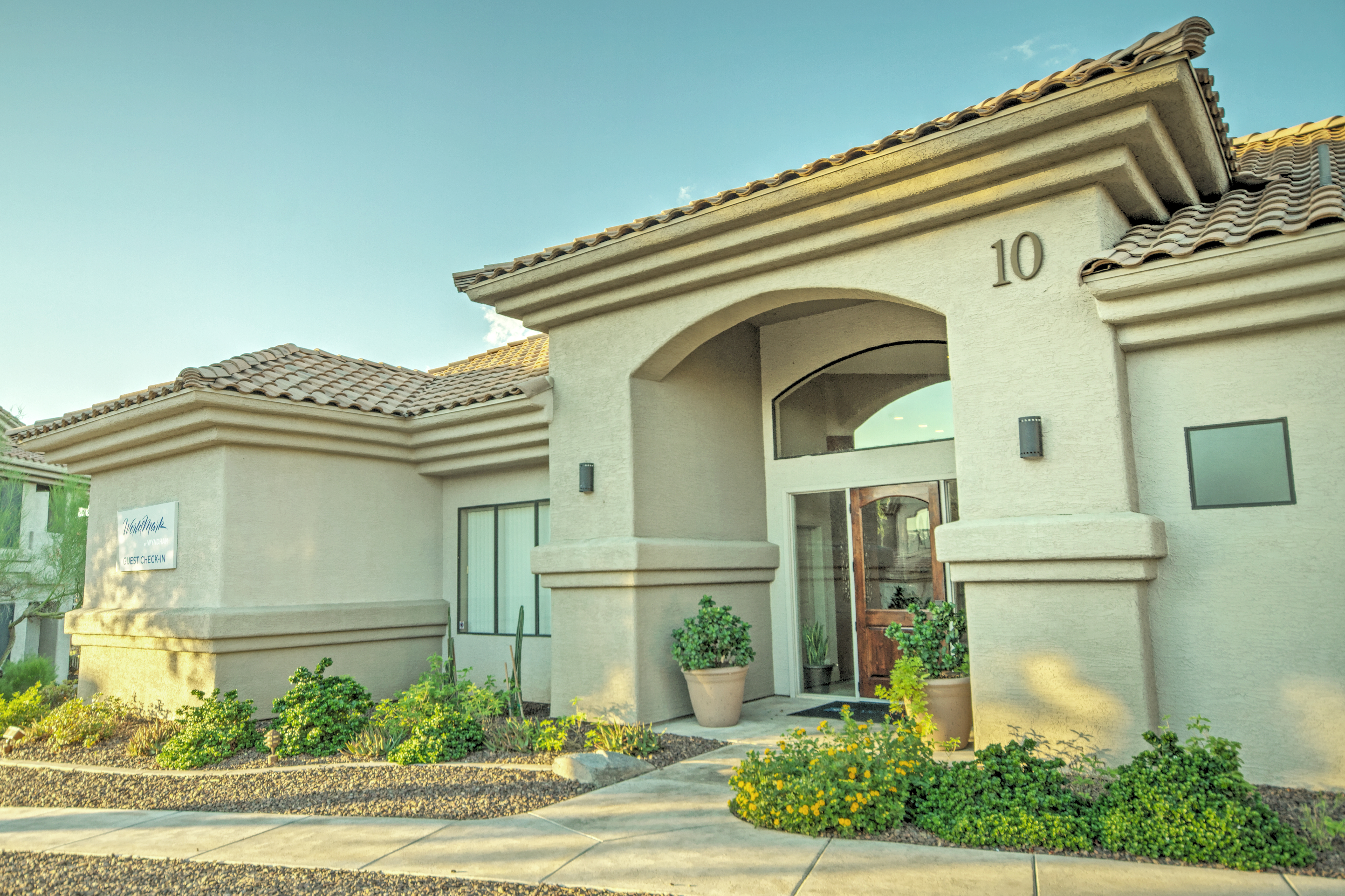 Front Exterior Image of WorldMark Phoenix - South Mountain Preserve hotel in Phoenix, Arizona