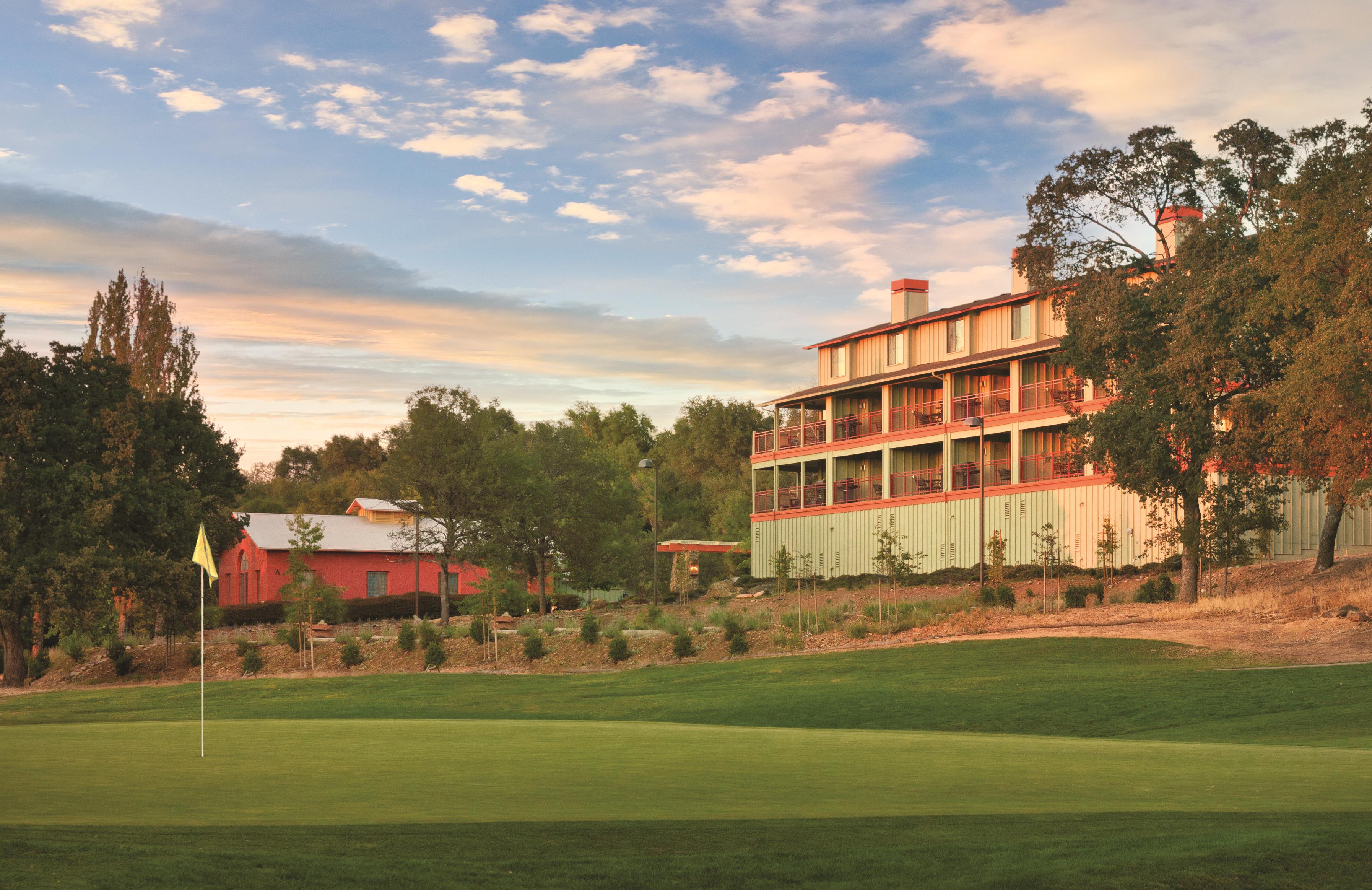 Exterior of WorldMark Angels Camp hotel in Angels Camp, California
