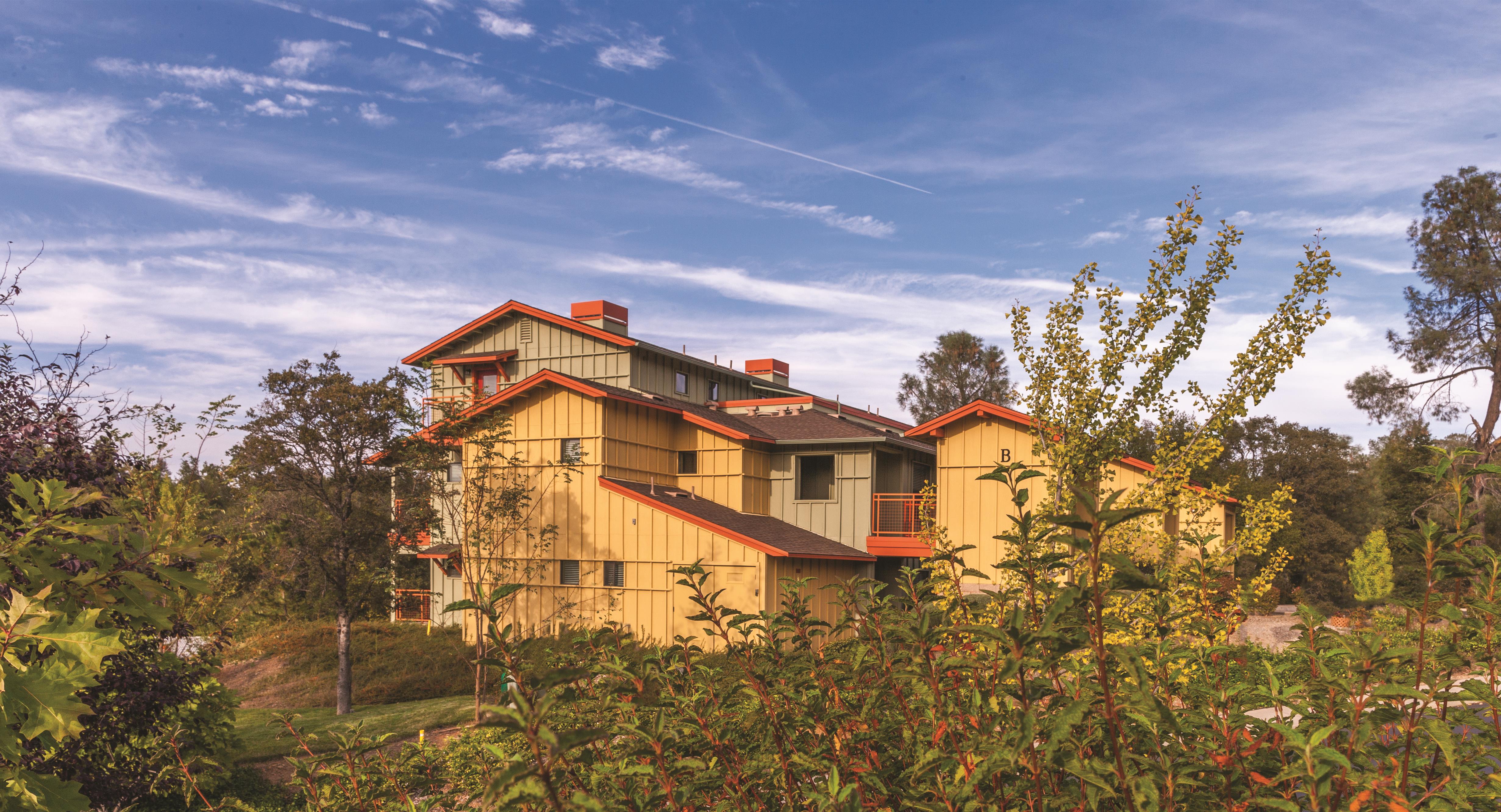 Exterior of WorldMark Angels Camp hotel in Angels Camp, California
