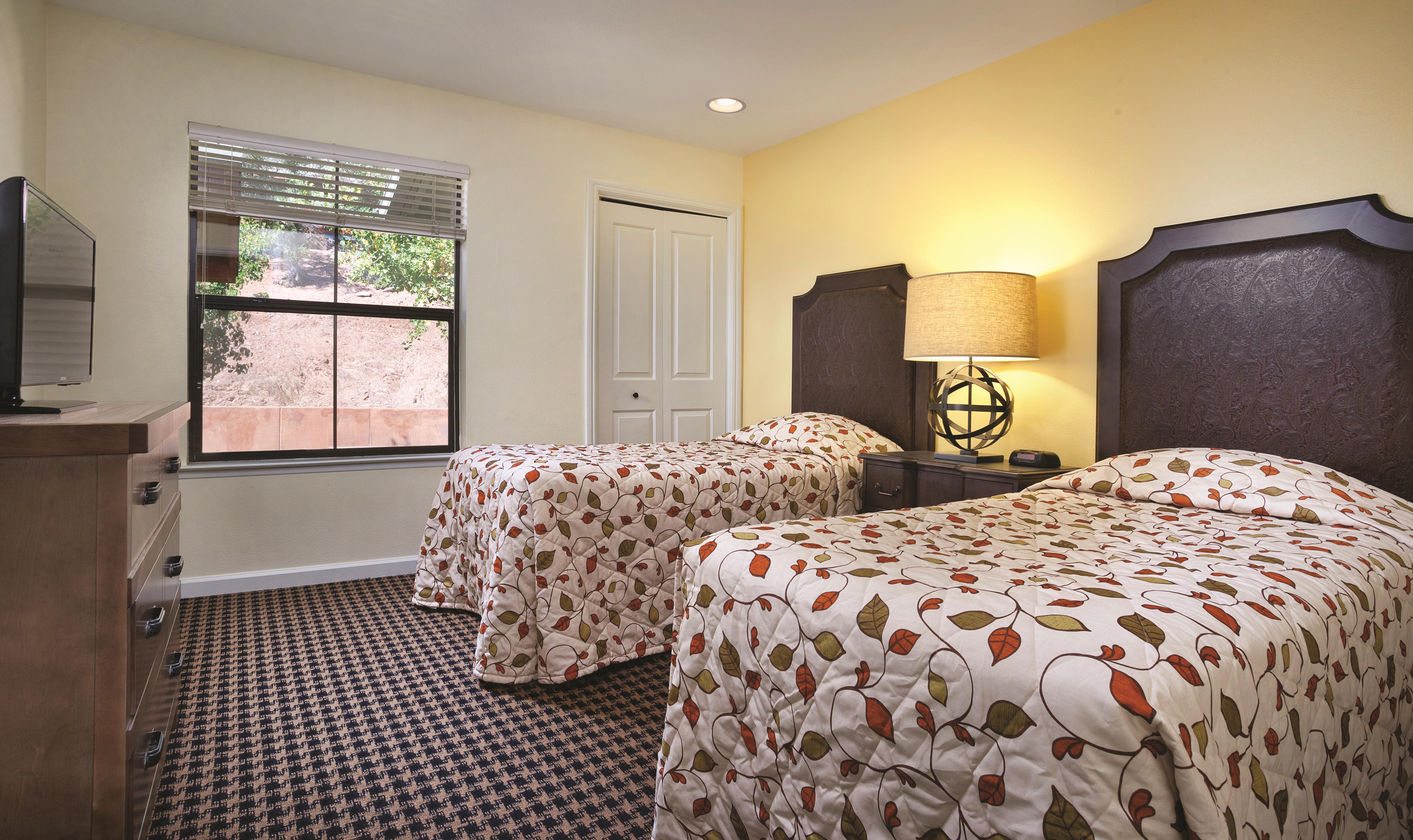 Guest room at the WorldMark Angels Camp in Angels Camp, California