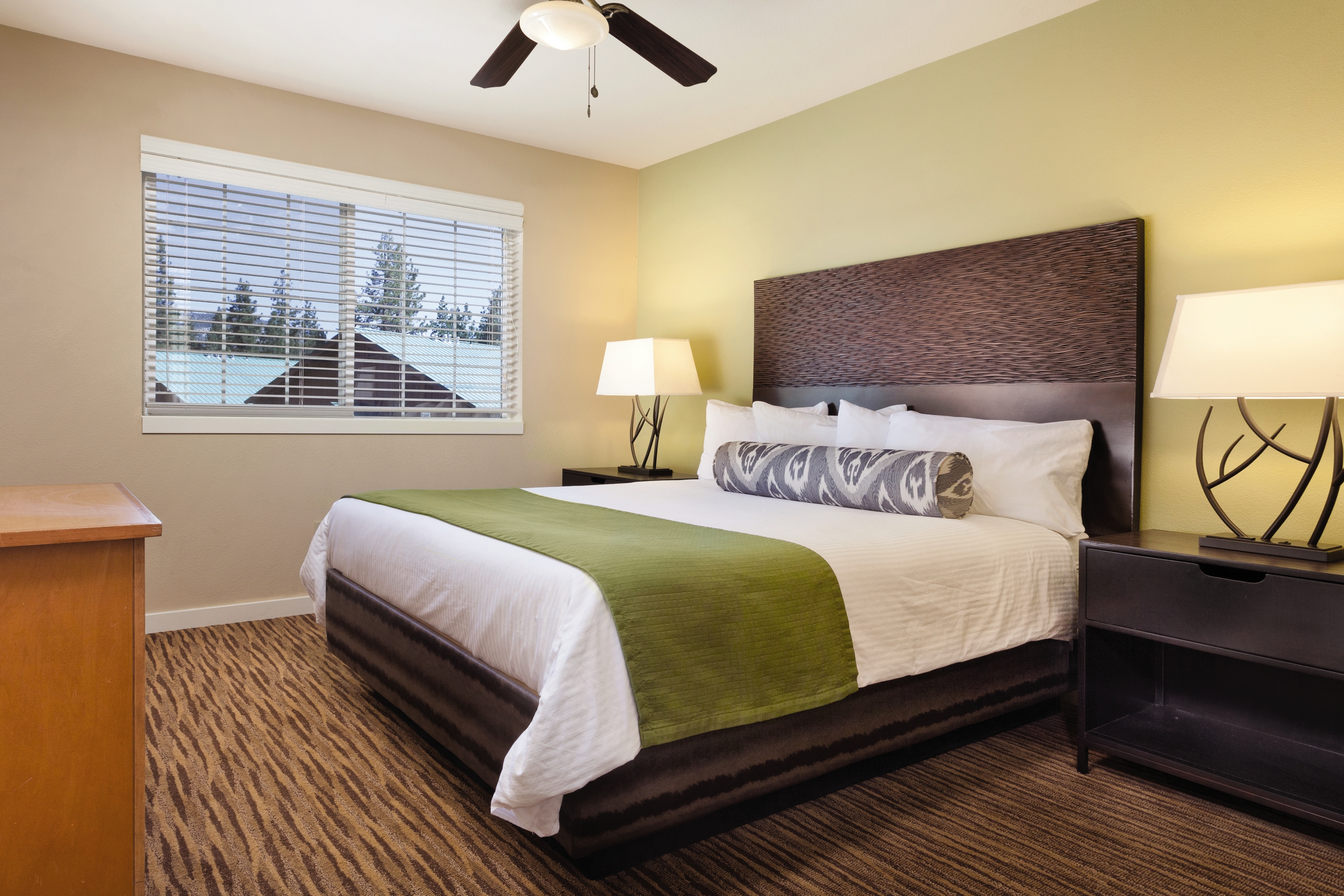 Guest room at the WorldMark Big Bear Lake in Big Bear Lake, California