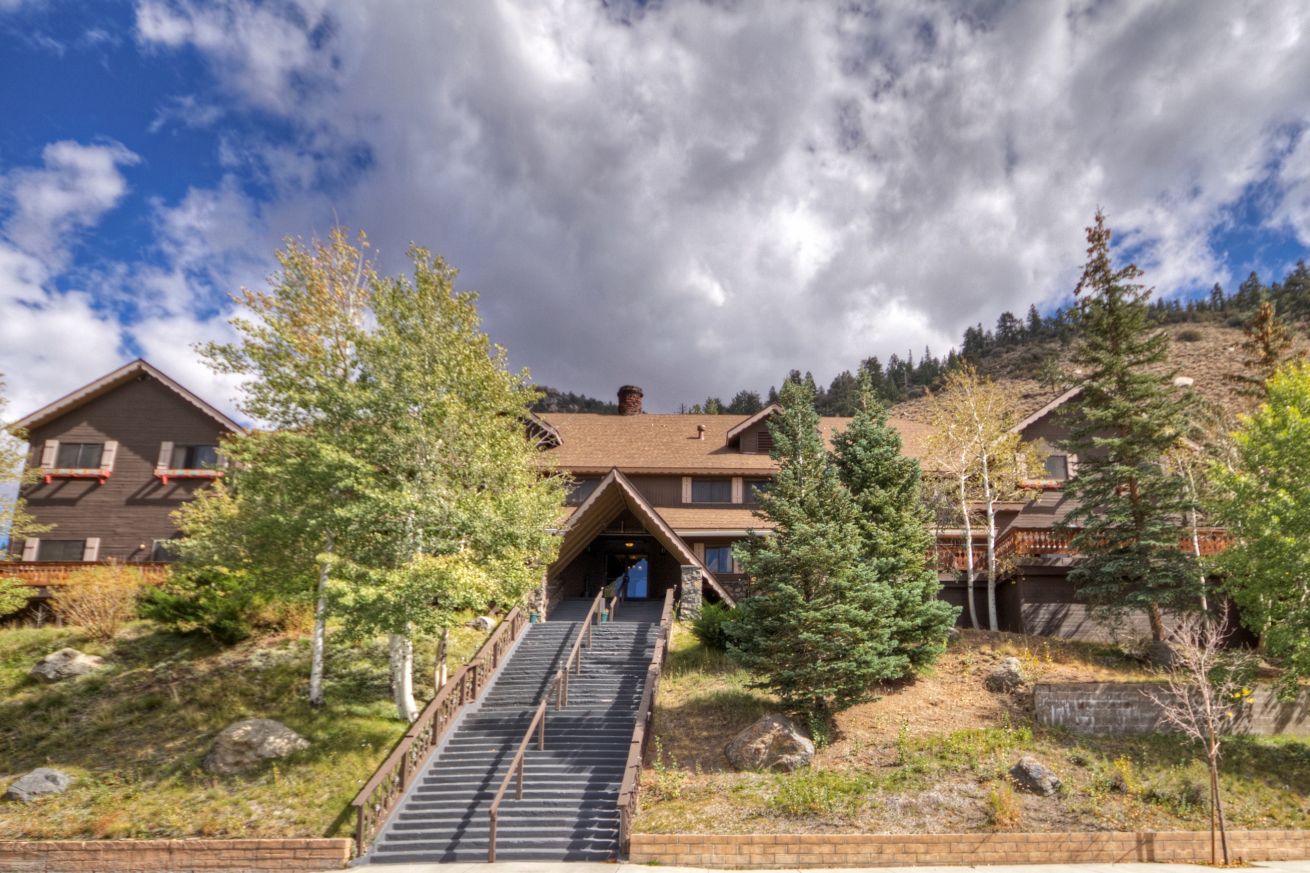 Exterior of Heidelberg Inn hotel in June Lake, California