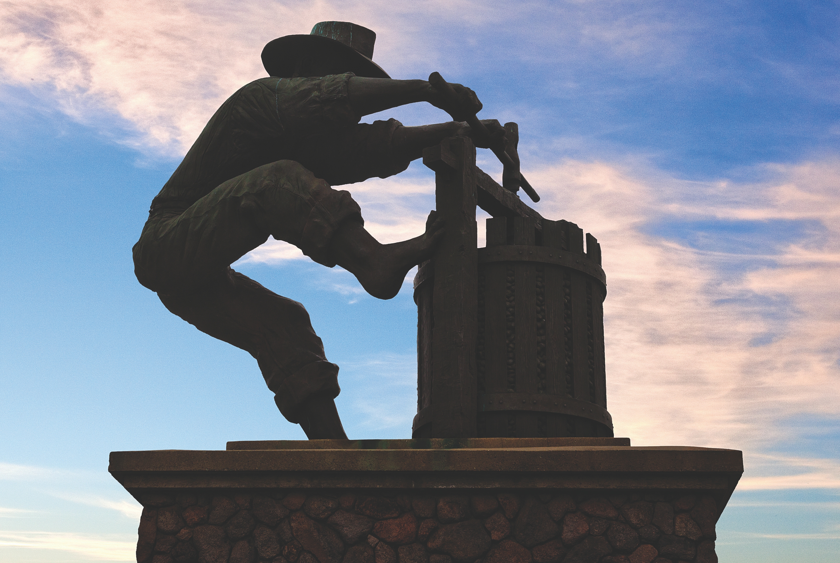 Exterior Day Image of Vino Bello Resort hotel in Napa, California
