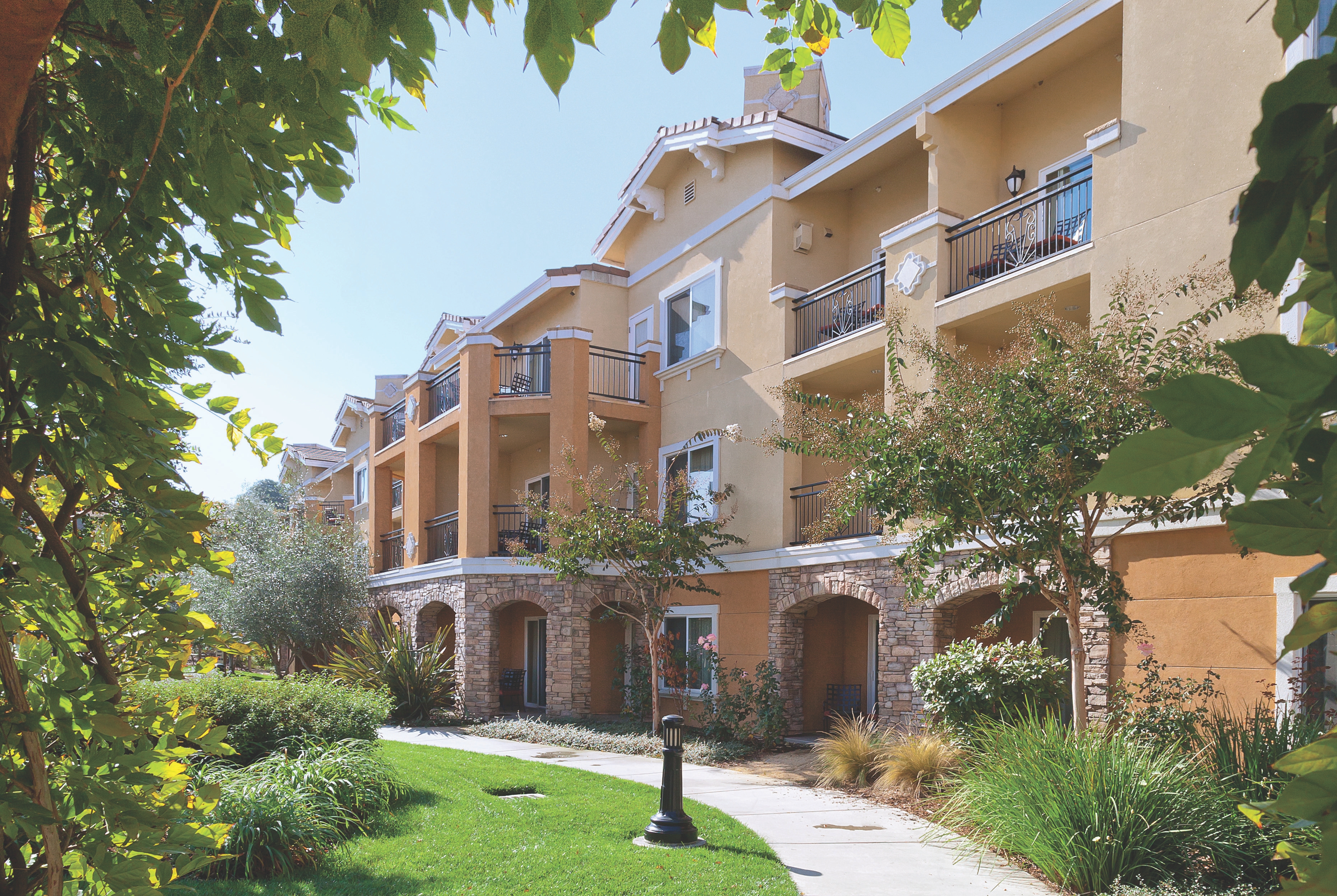 Exterior Day Image of Vino Bello Resort hotel in Napa, California
