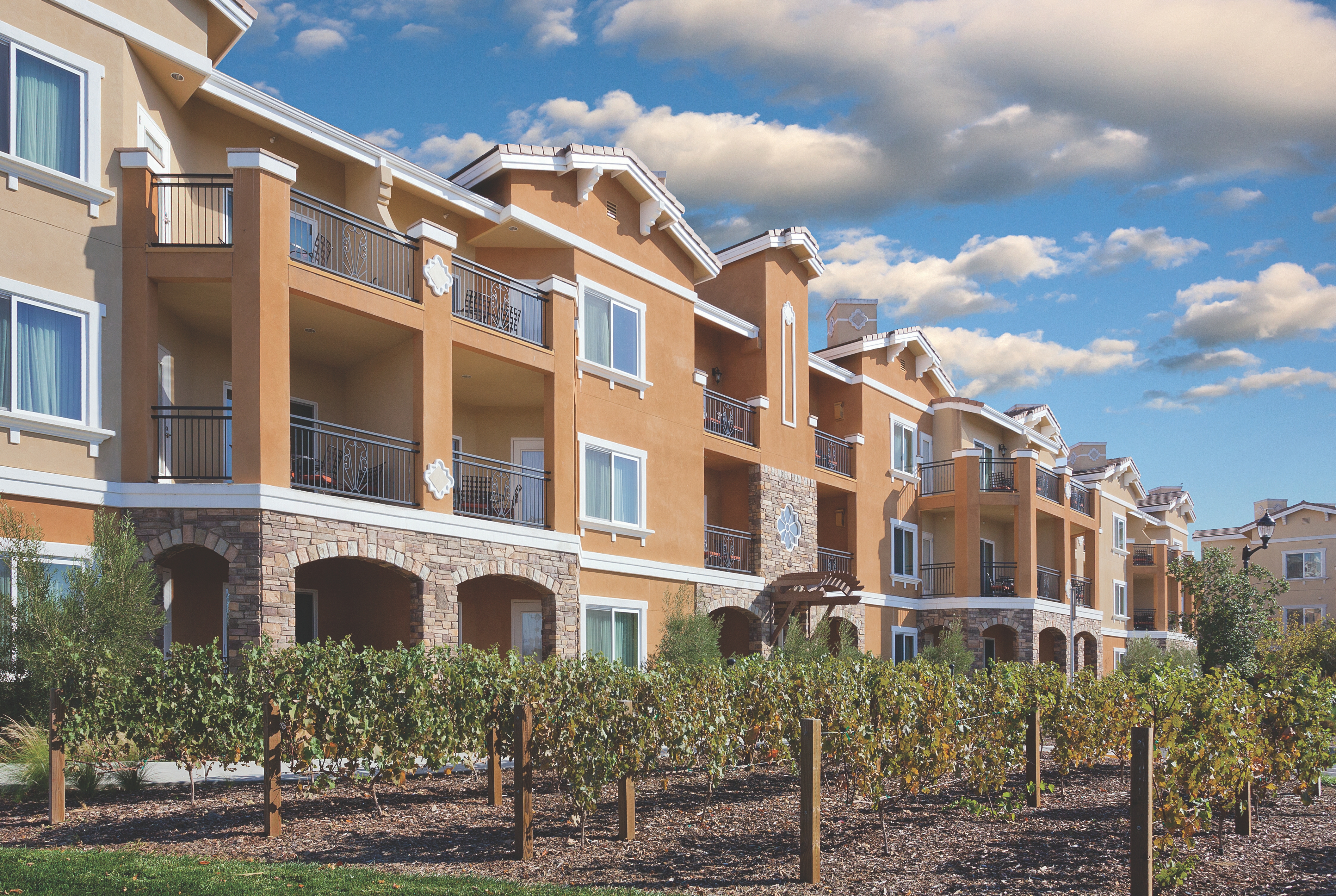 Exterior Day Image of Vino Bello Resort hotel in Napa, California