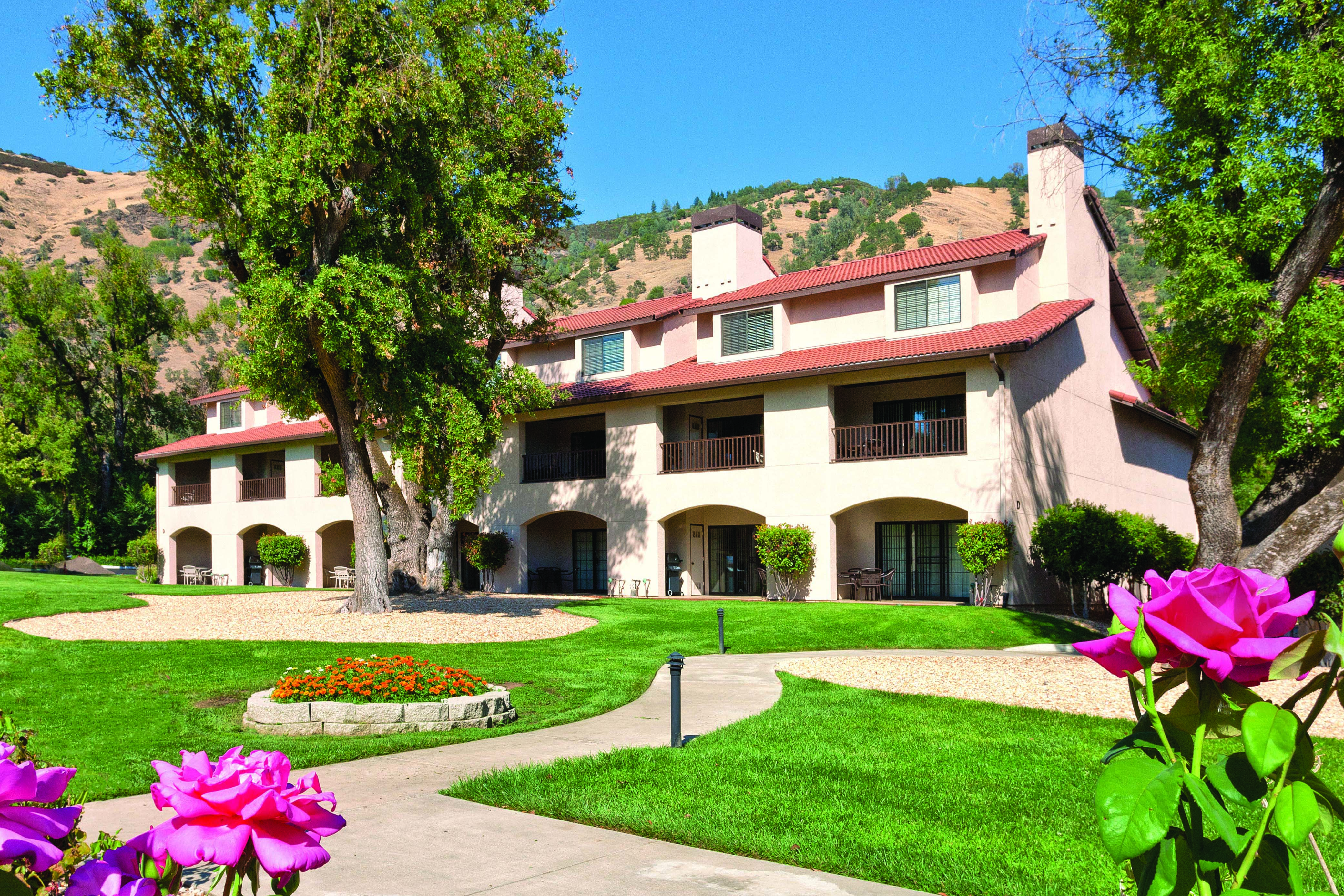 Exterior Day Image of WorldMark Clear Lake hotel in Nice, California