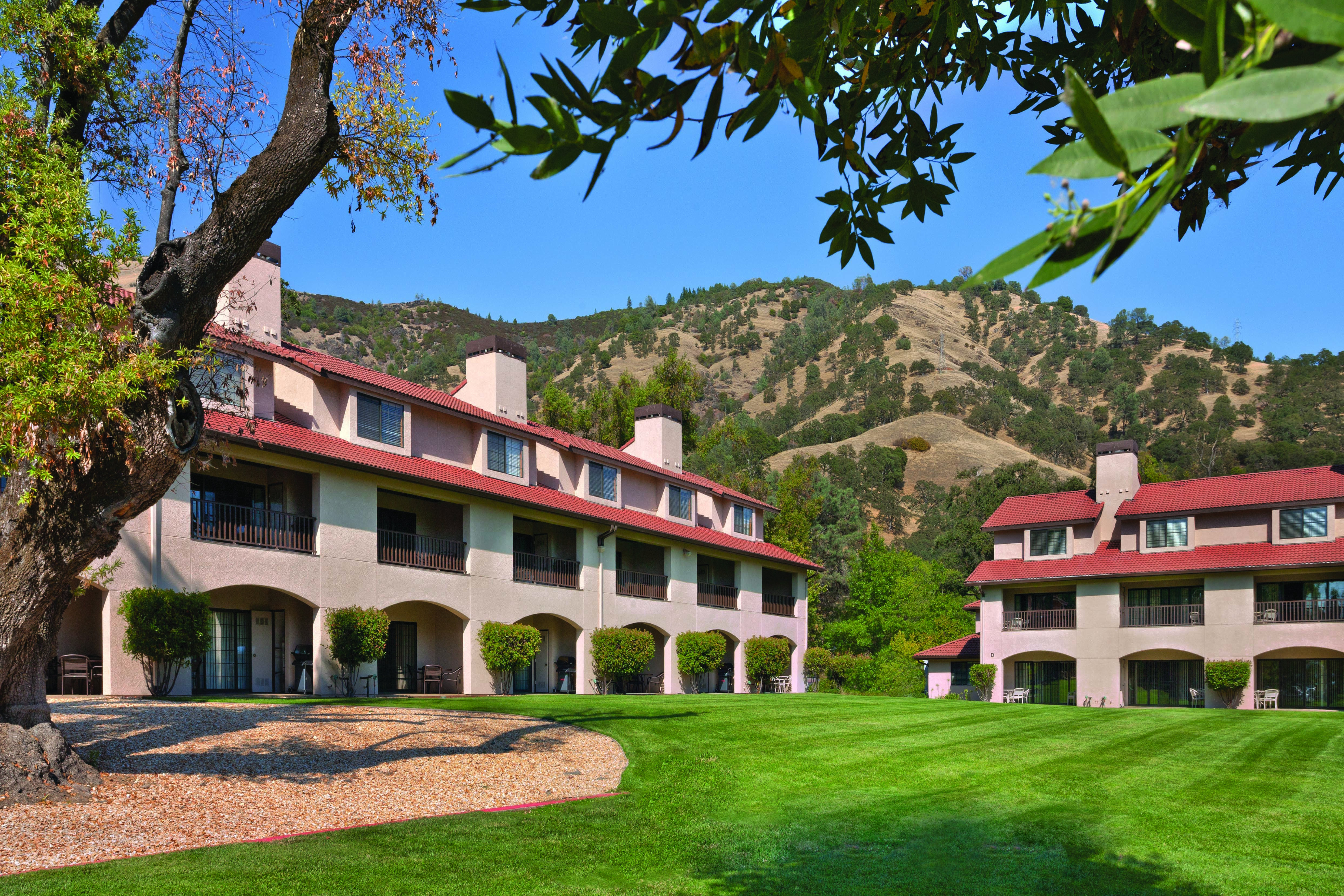Exterior Day Image of WorldMark Clear Lake hotel in Nice, California