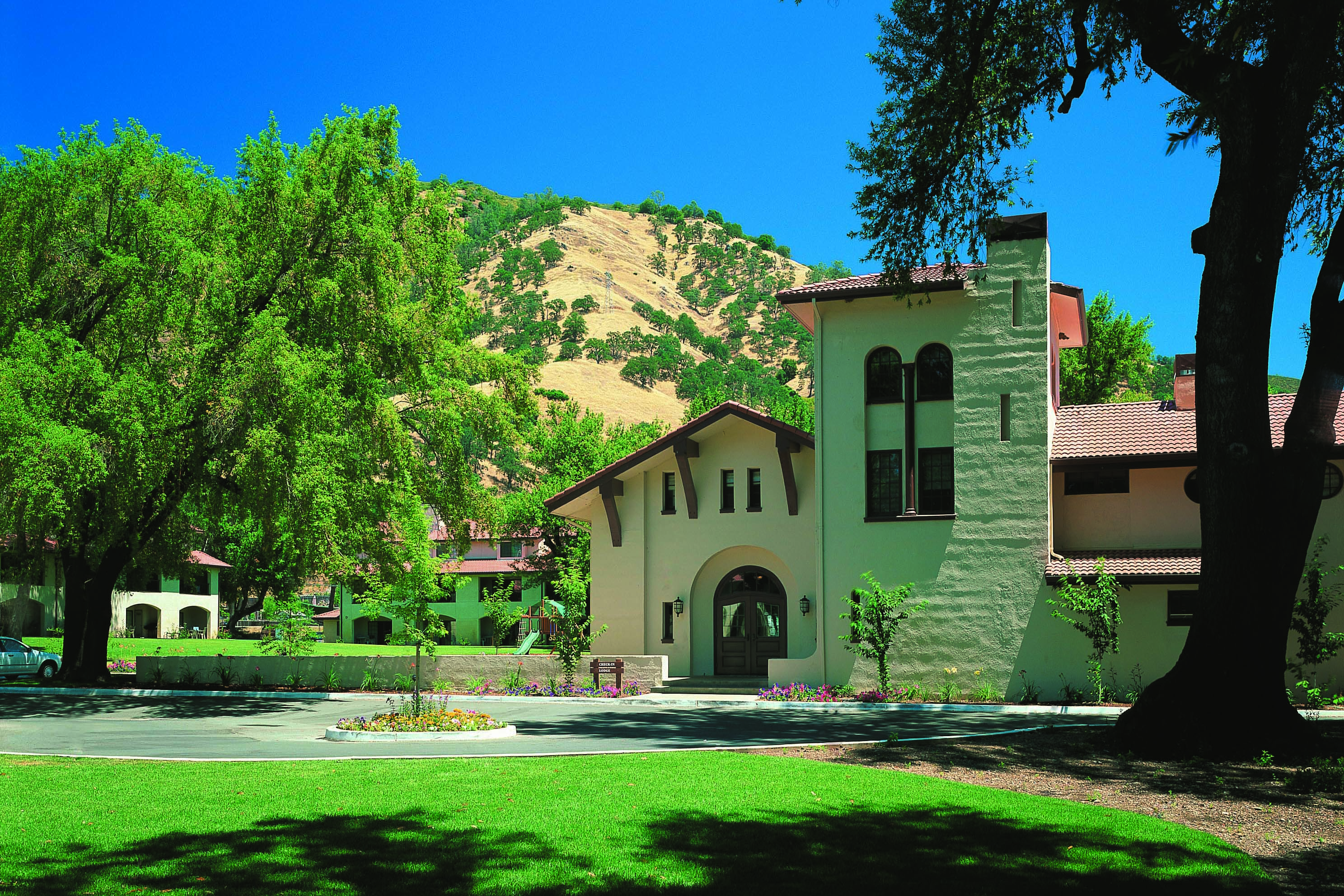 Exterior Day Image of WorldMark Clear Lake hotel in Nice, California