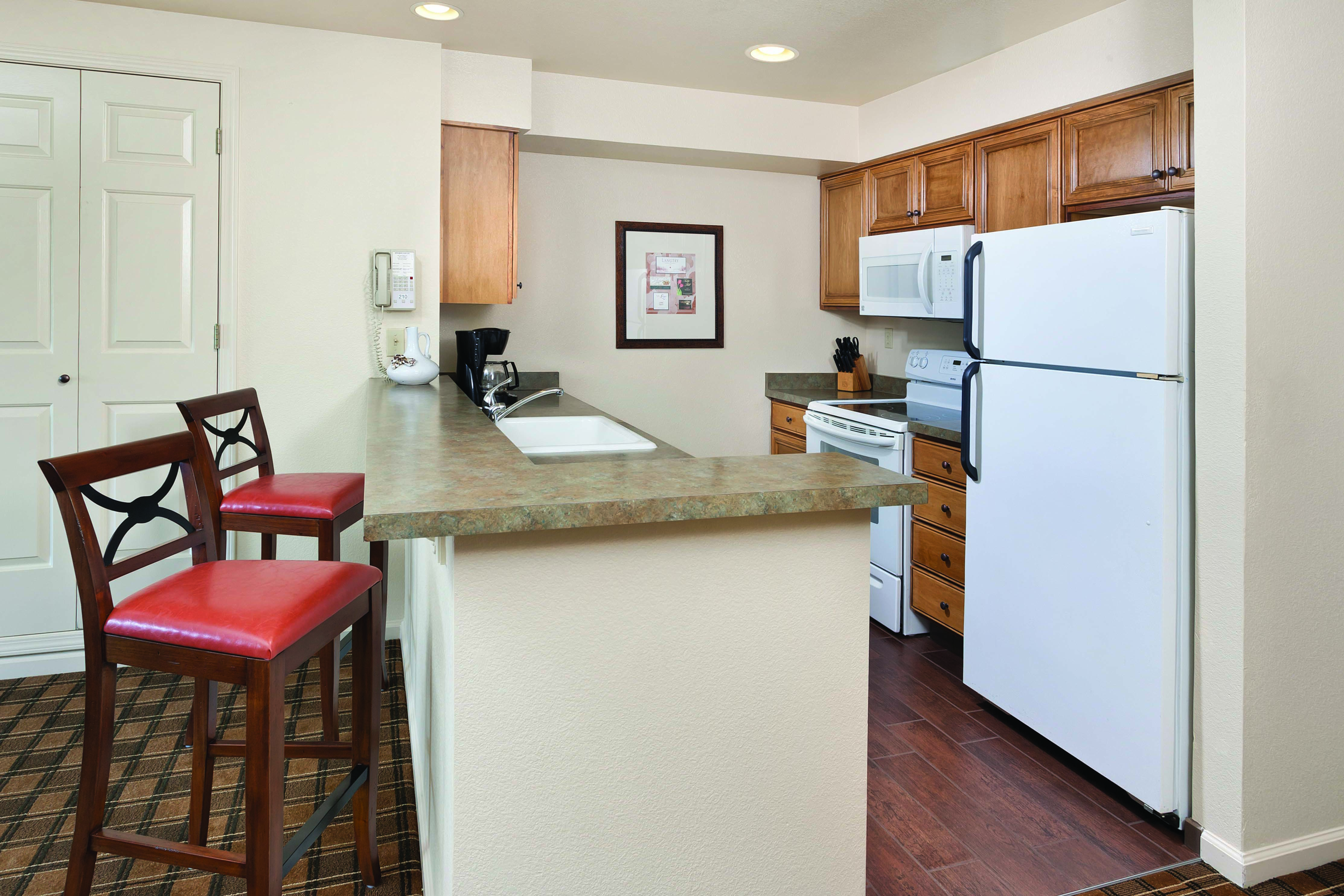 Guest room feature at the WorldMark Clear Lake in Nice, California