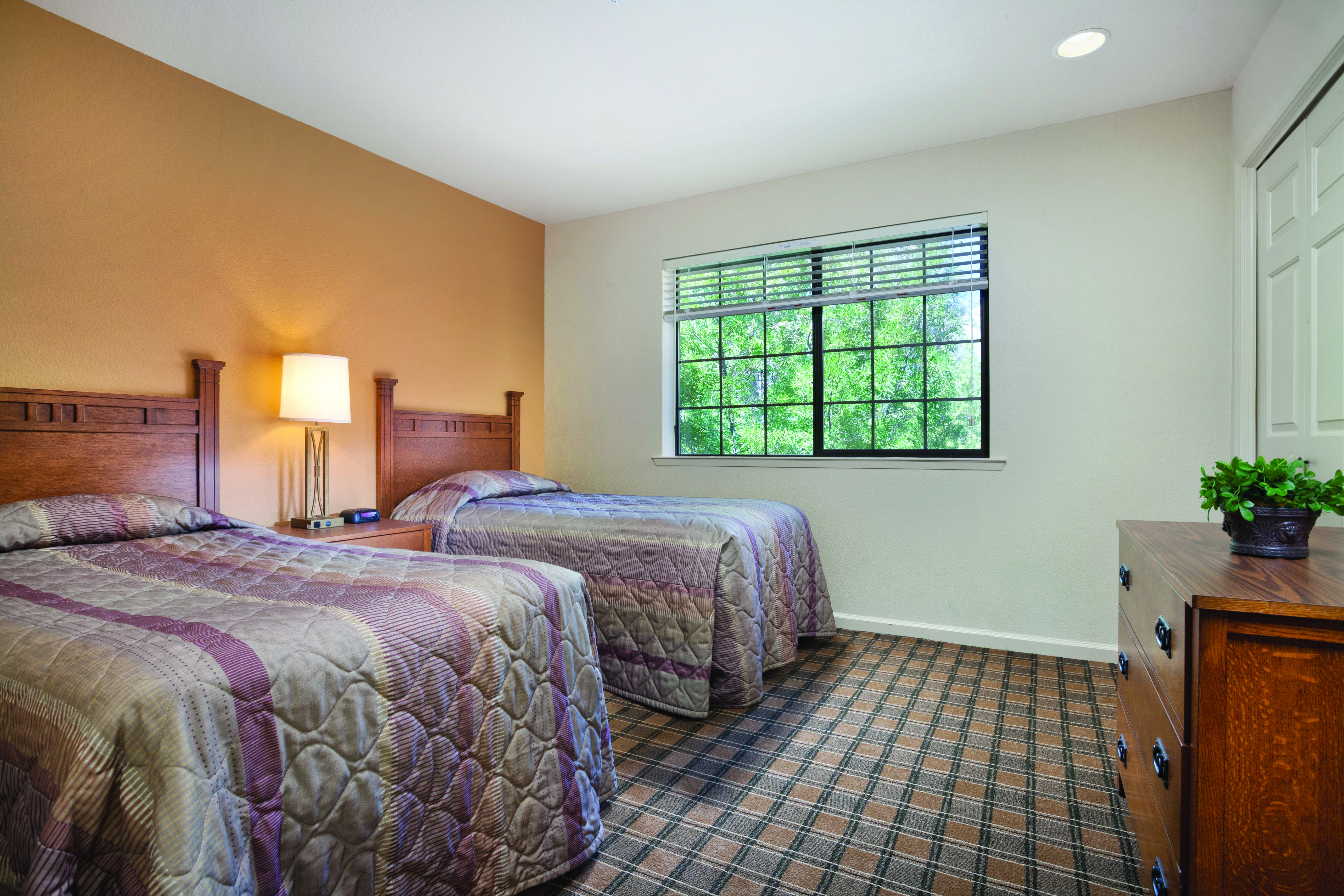 Guest room at the WorldMark Clear Lake in Nice, California