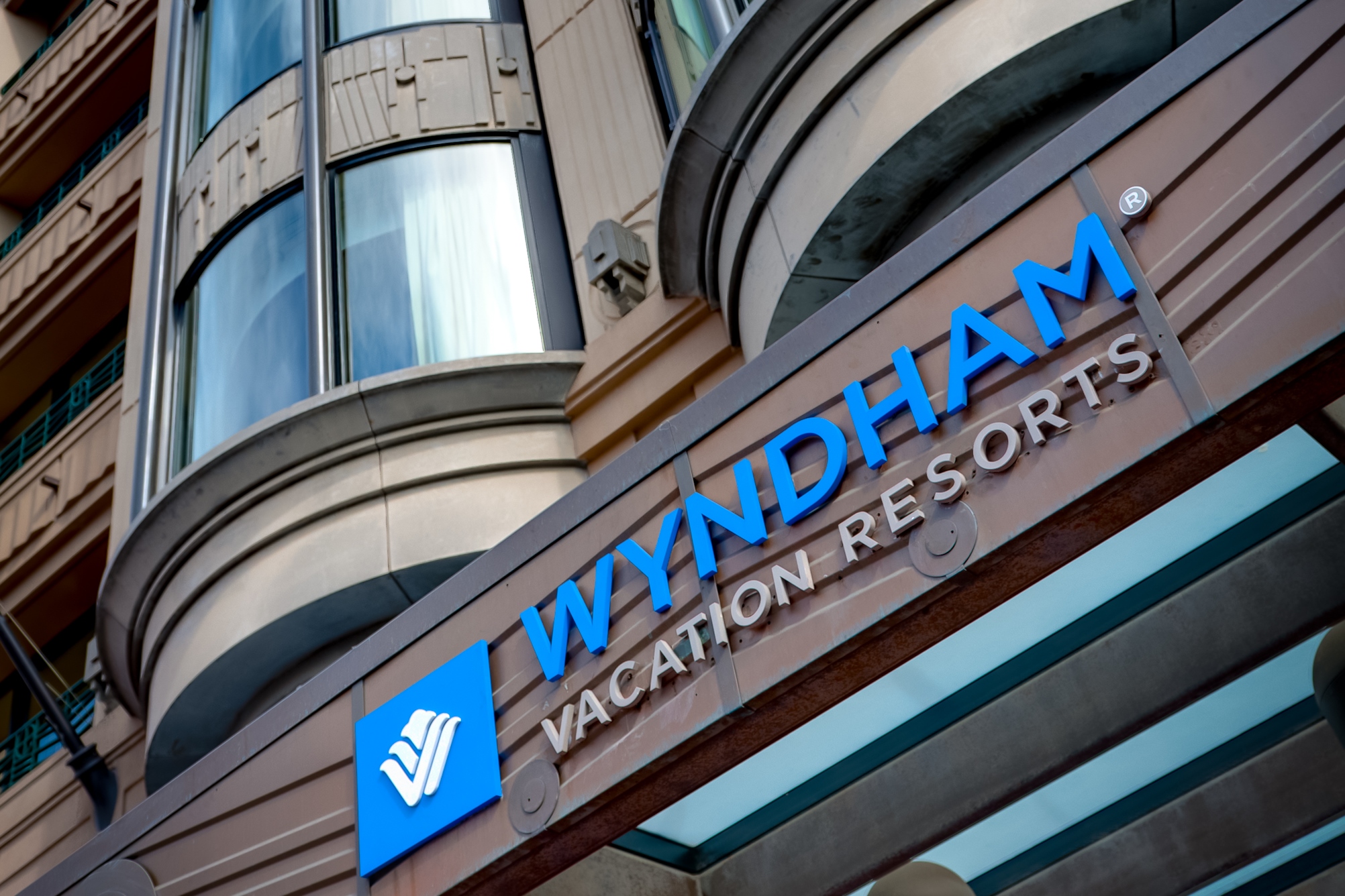 Exterior of Club Wyndham Harbour Lights hotel in San Diego, California