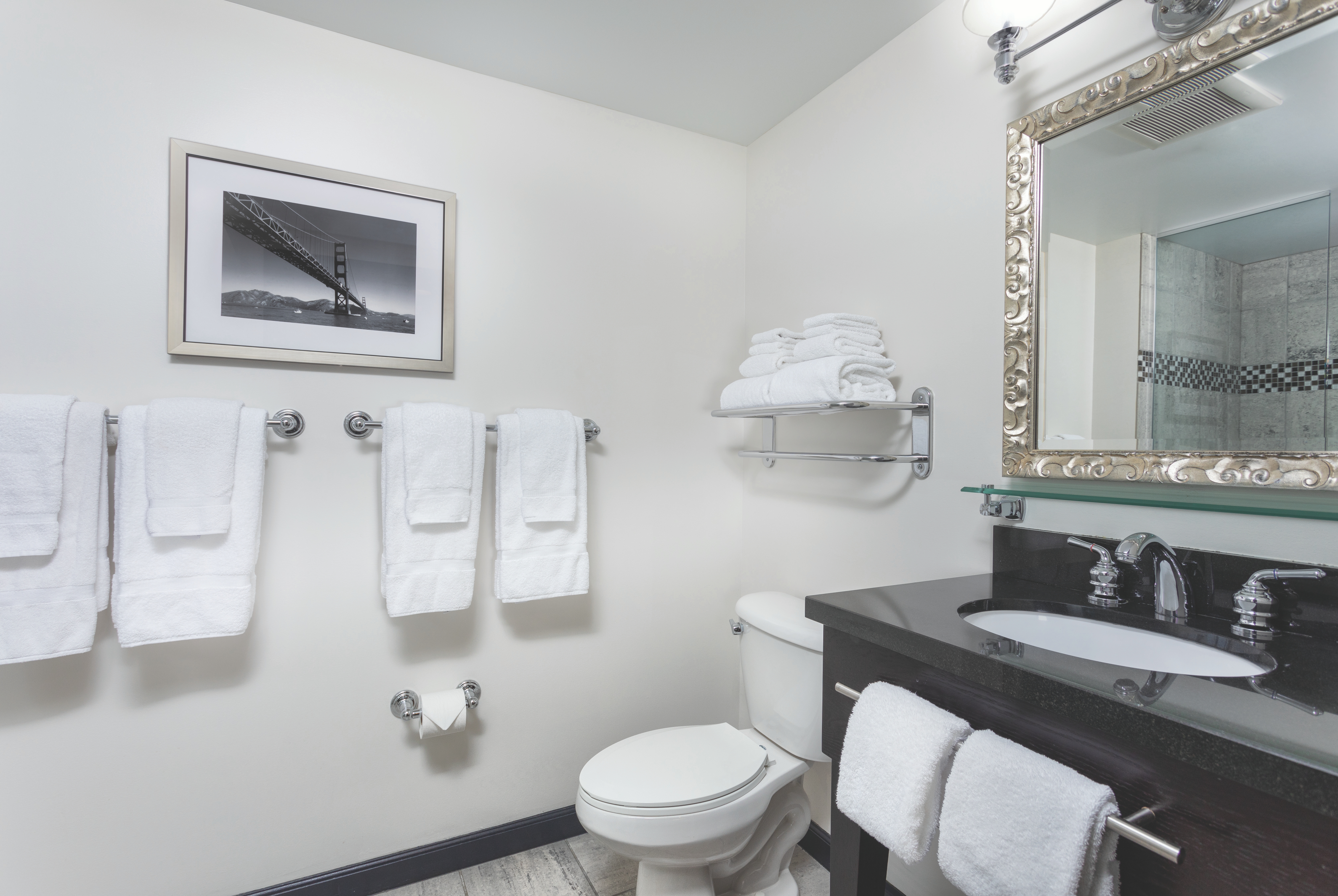 Guest room at the Club Wyndham Canterbury in San Francisco, California