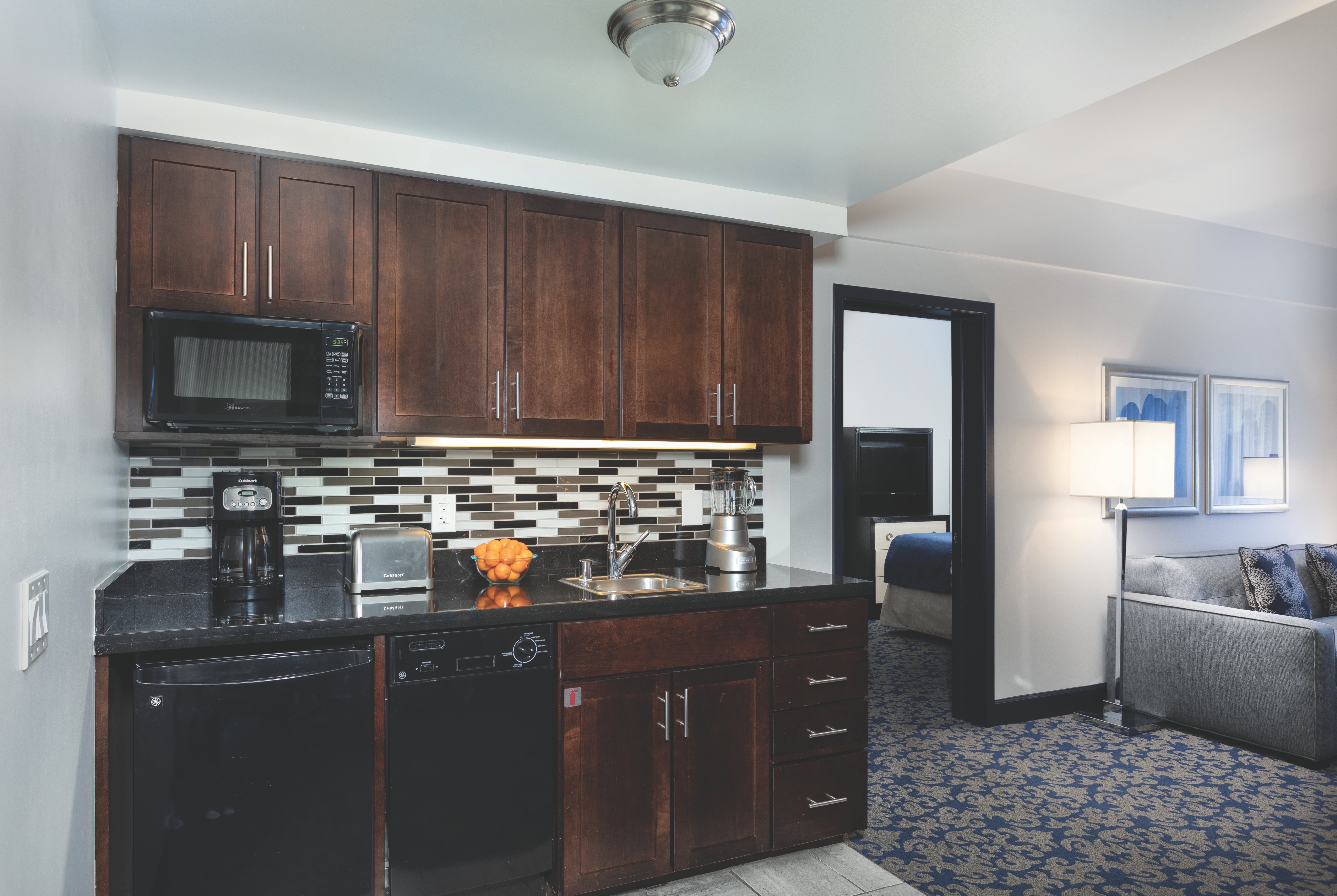 Guest room at the Club Wyndham Canterbury in San Francisco, California