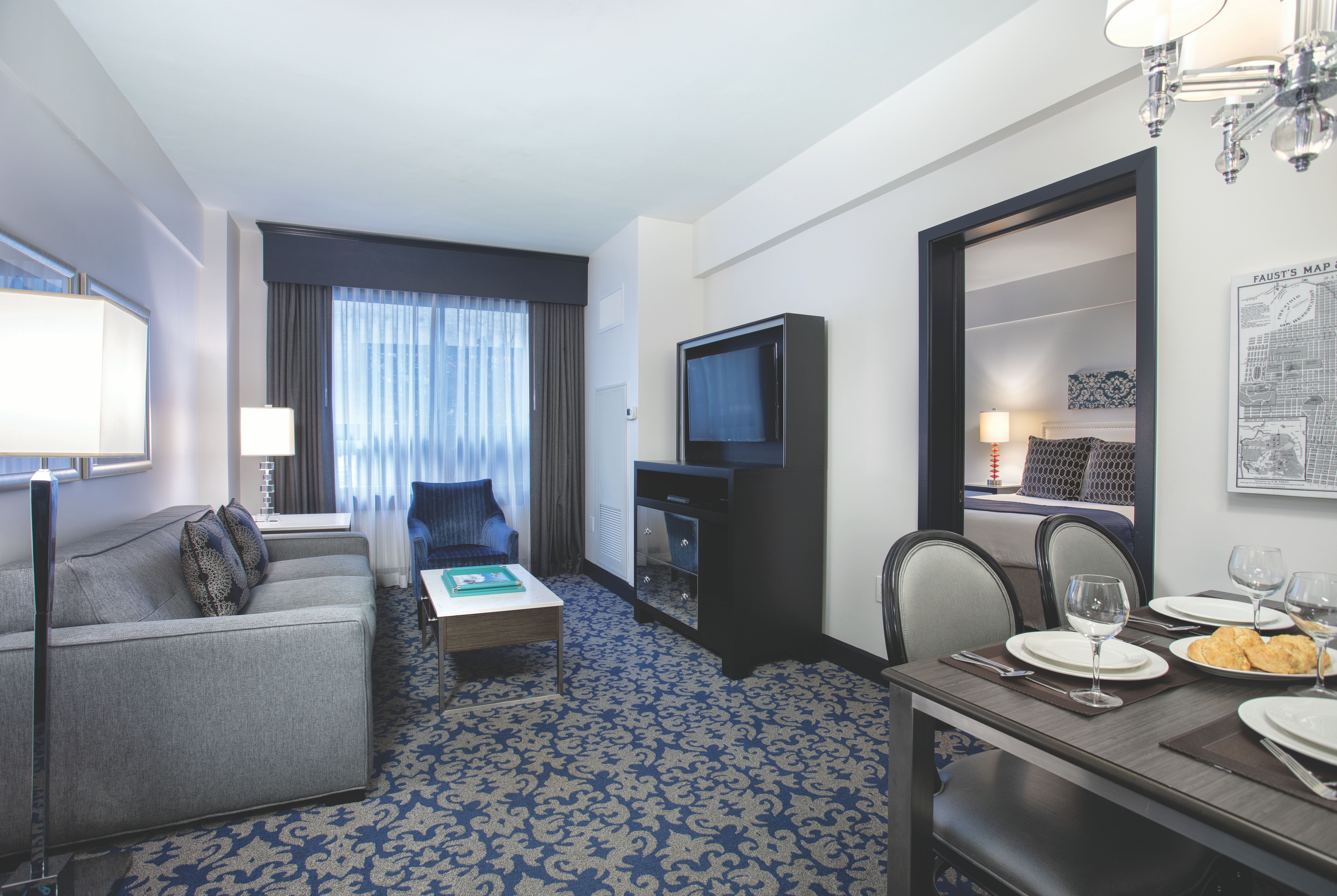 Guest room at the Club Wyndham Canterbury in San Francisco, California