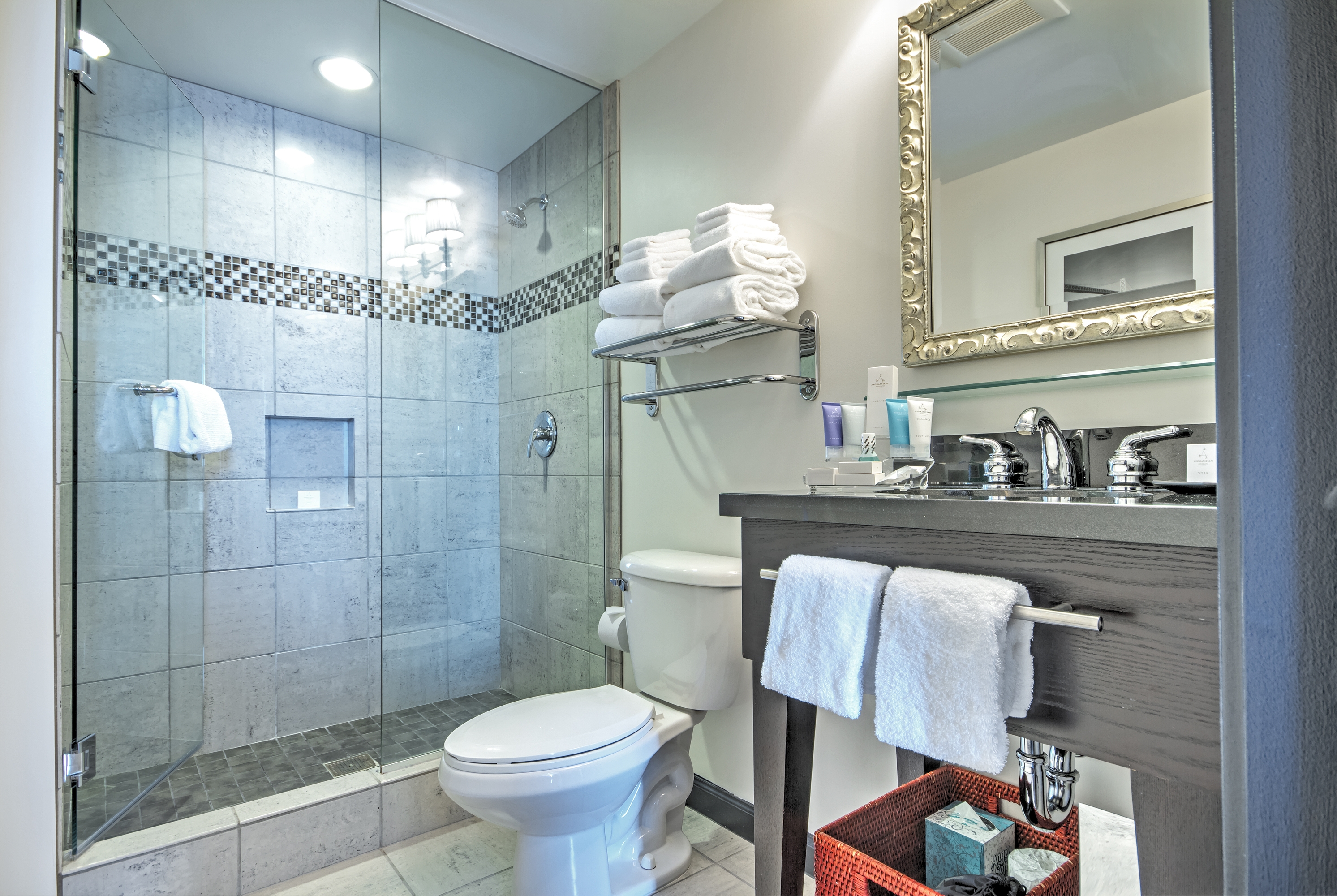 Guest room bath at the Club Wyndham Canterbury in San Francisco, California