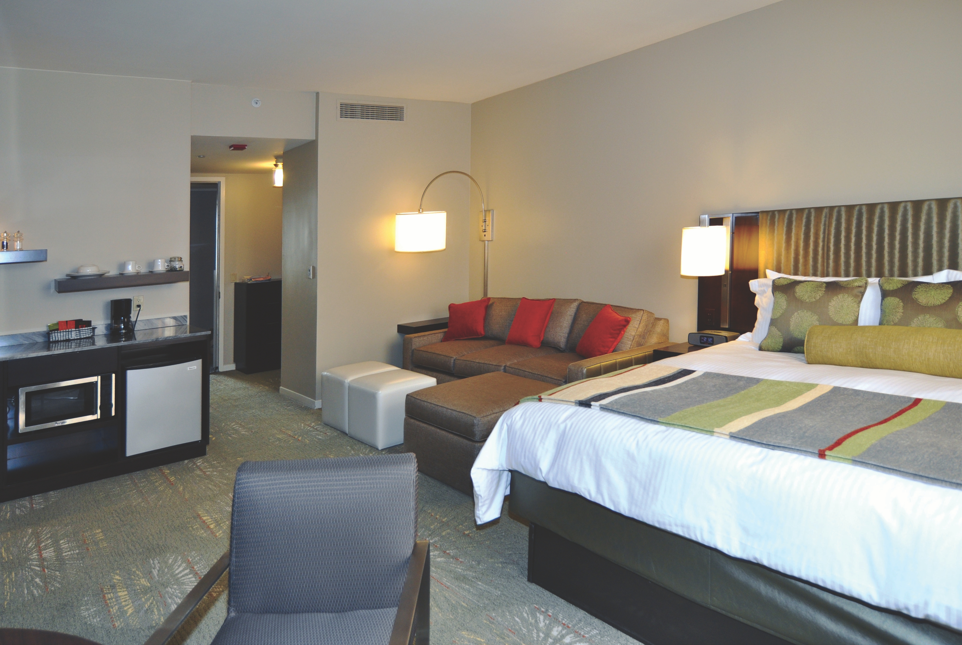 King bed guest room at the The Donatello in San Francisco, California