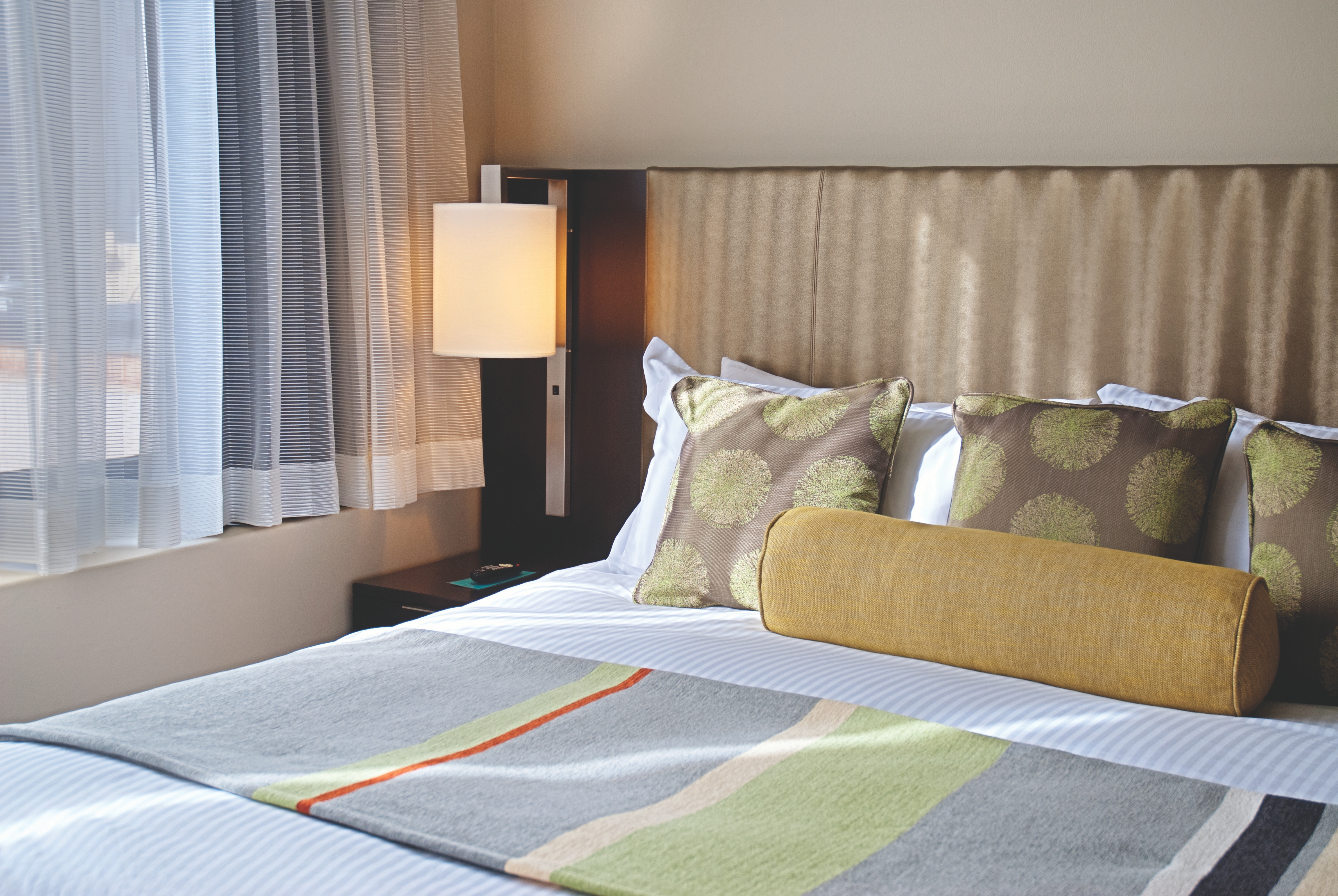 King bed guest room at the The Donatello in San Francisco, California