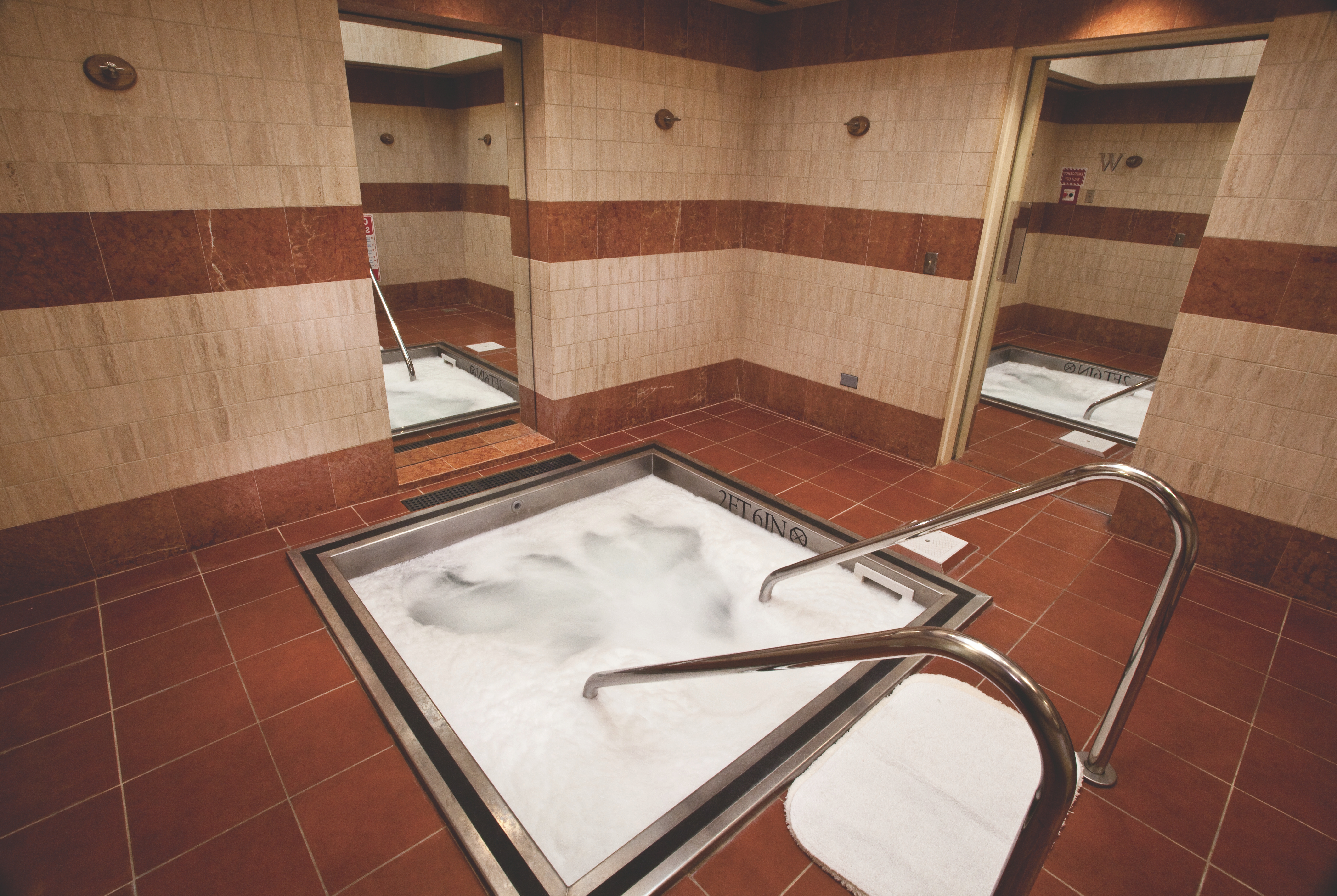 Hot tub at the The Donatello in San Francisco, California