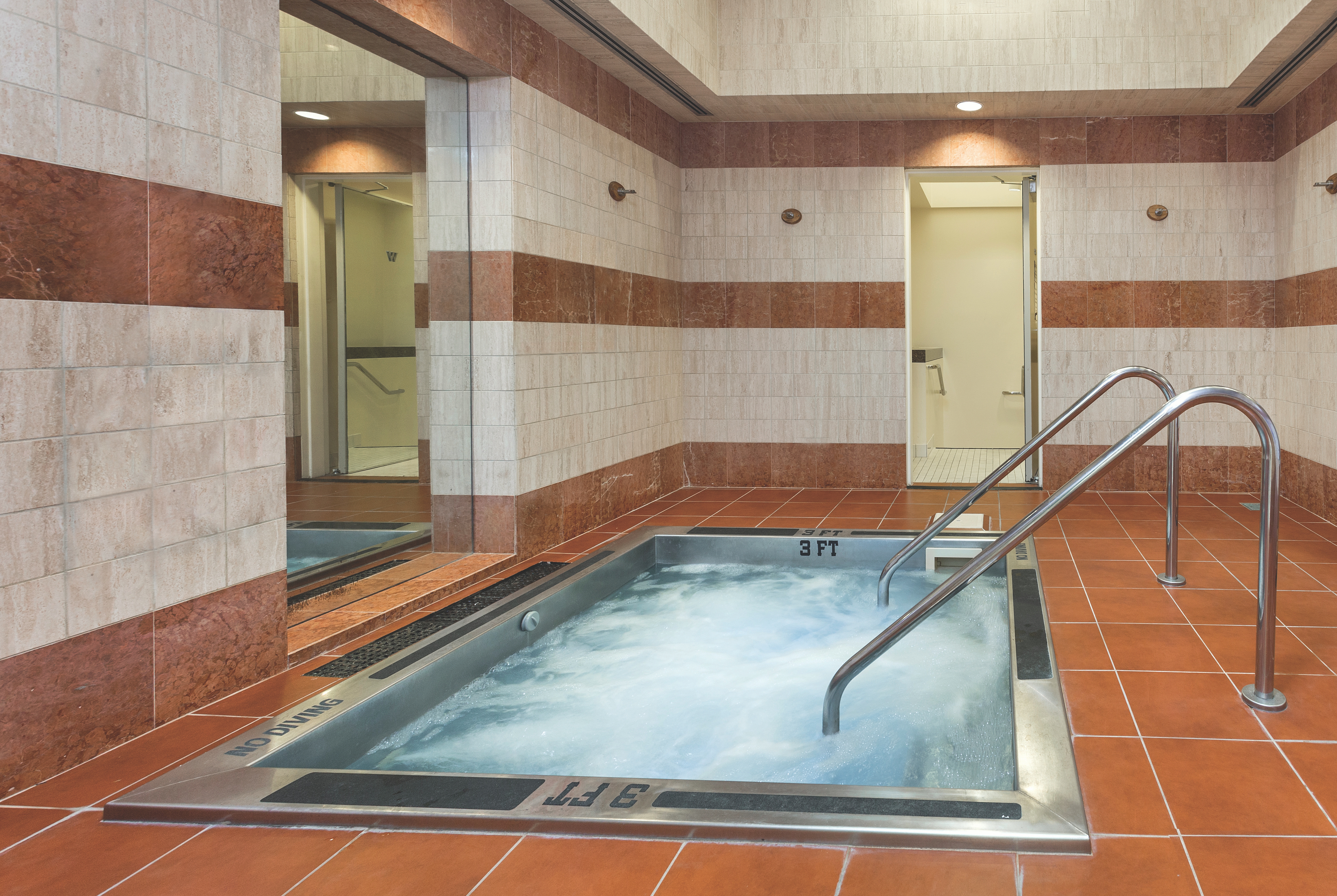 Hot tub at the The Donatello in San Francisco, California