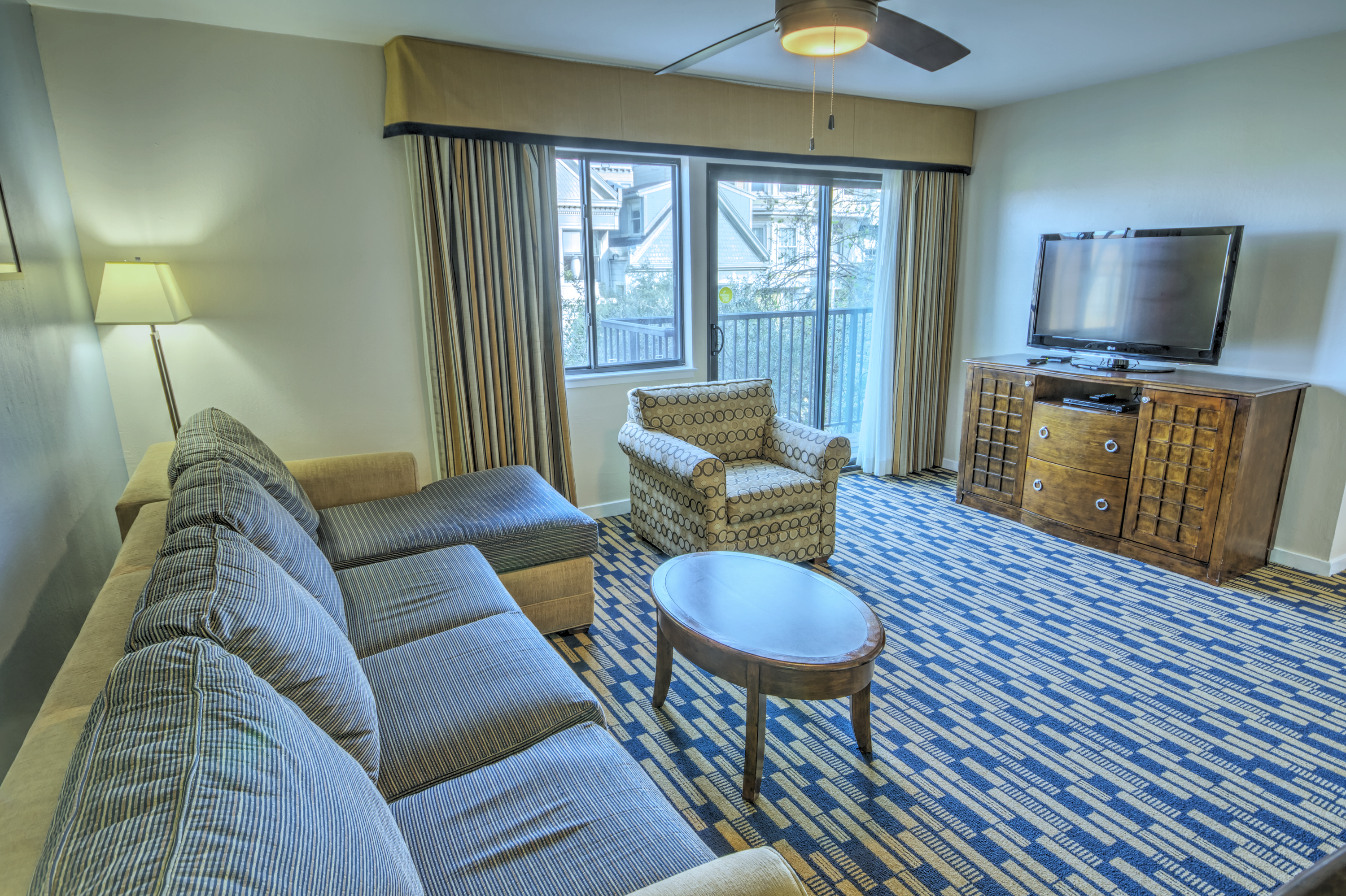 Guest room at the Suites at Fisherman's Wharf in San Francisco, California