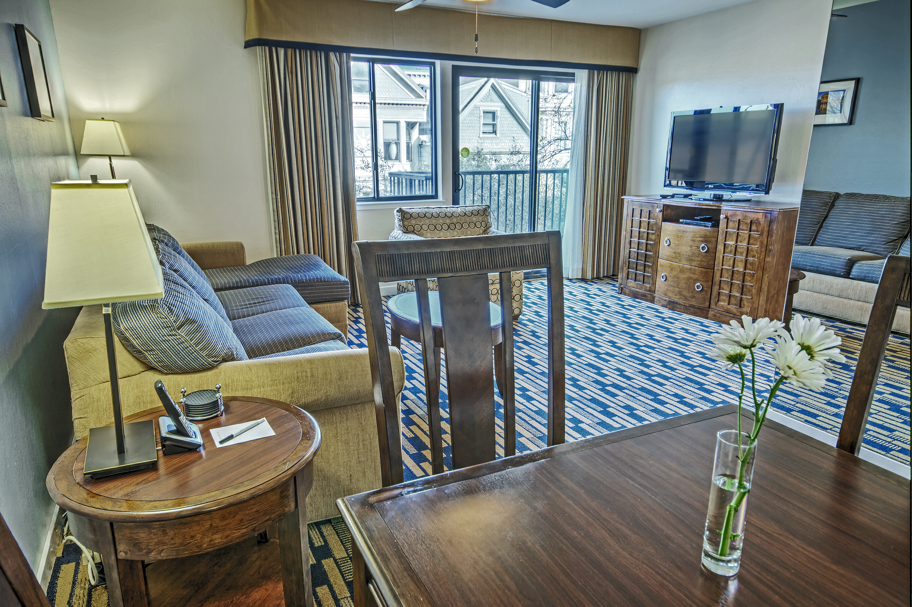 Guest room at the Suites at Fisherman's Wharf in San Francisco, California
