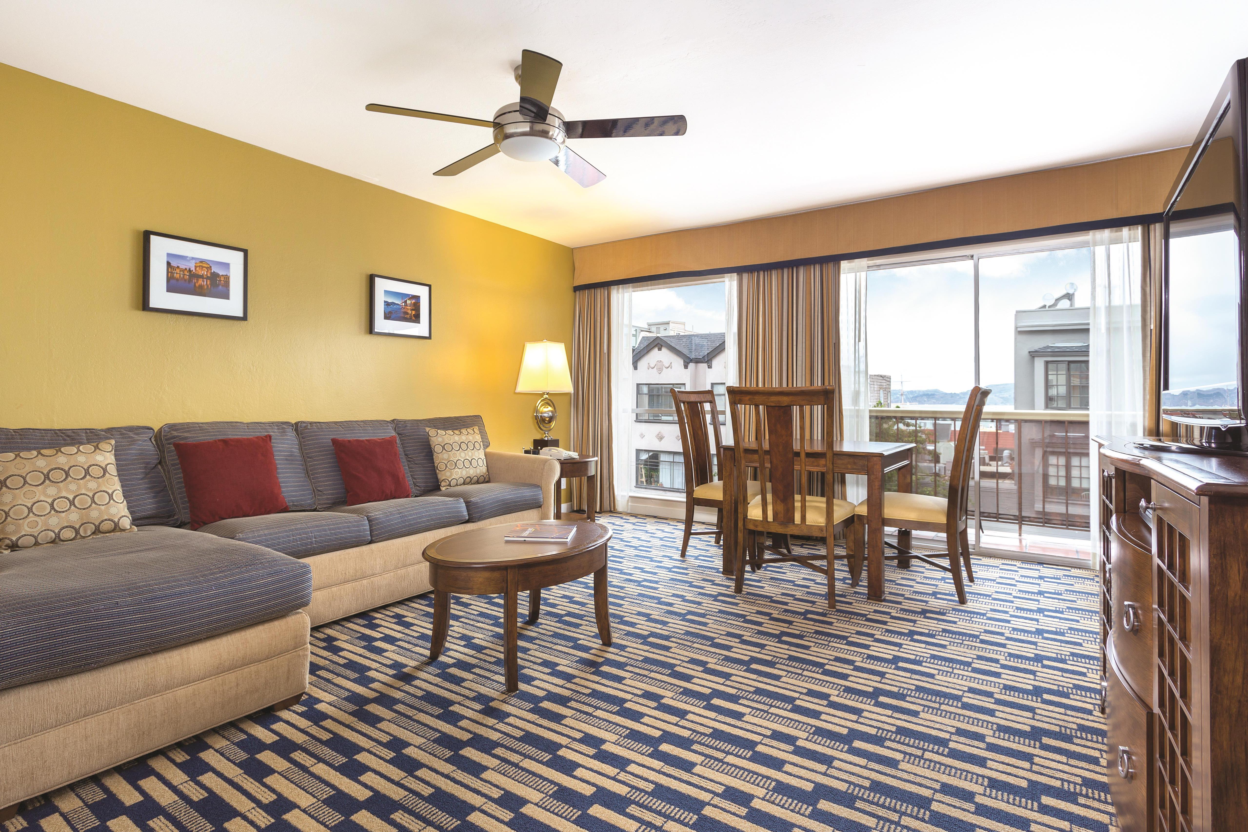 Guest room at the Suites at Fisherman's Wharf in San Francisco, California
