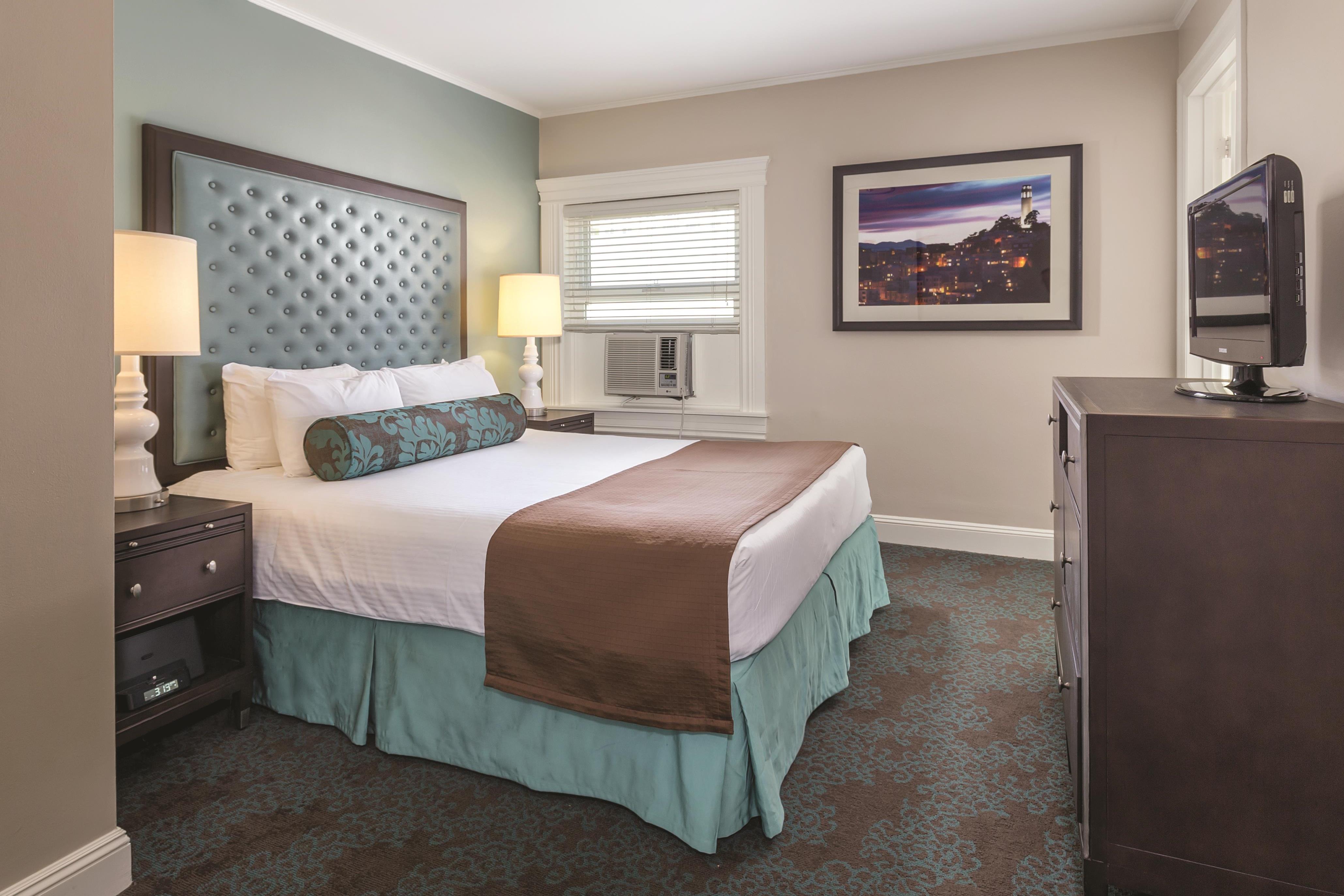 Guest room feature at the WorldMark San Francisco in San Francisco, California