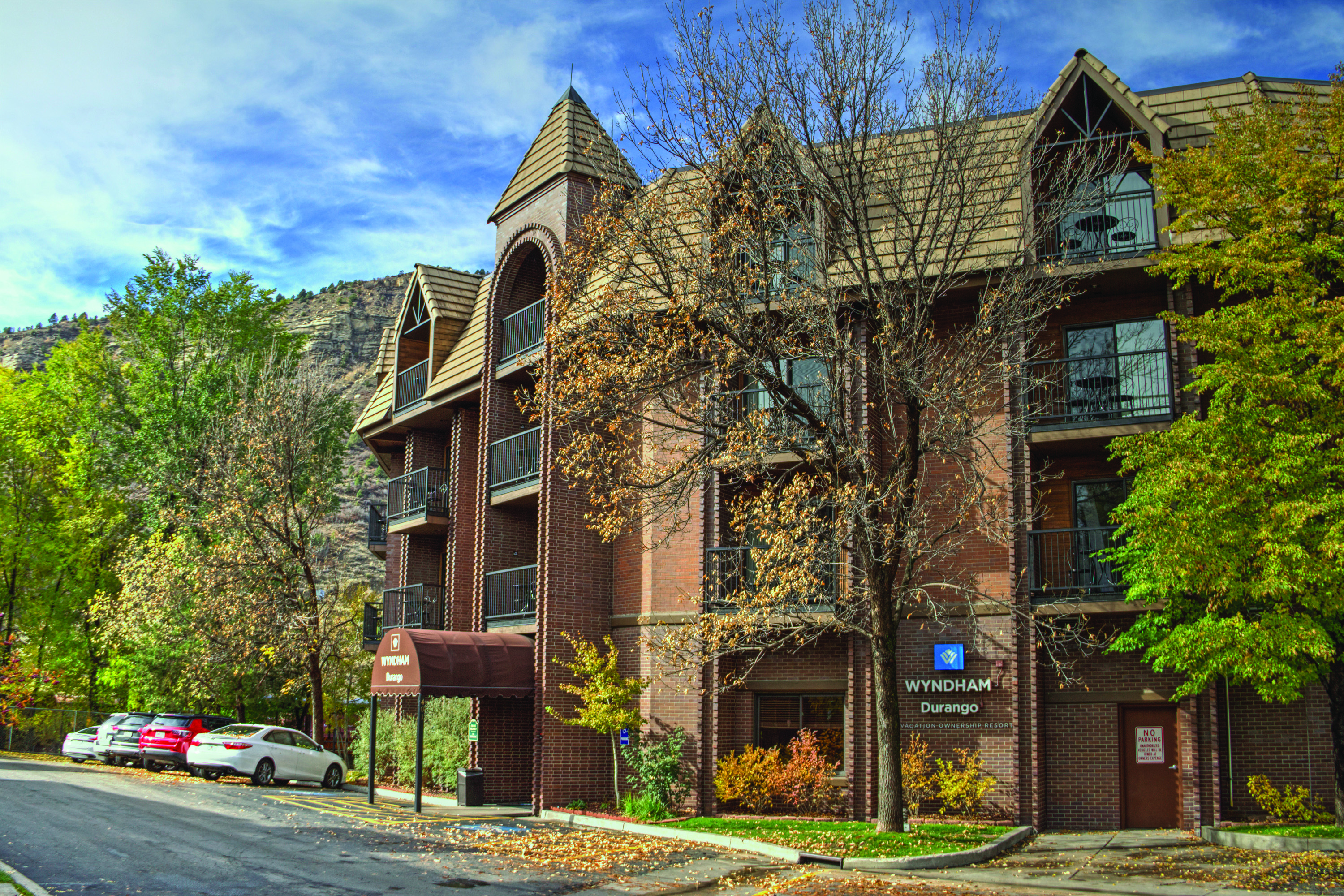 Exterior of Club Wyndham Durango hotel in Durango, Colorado