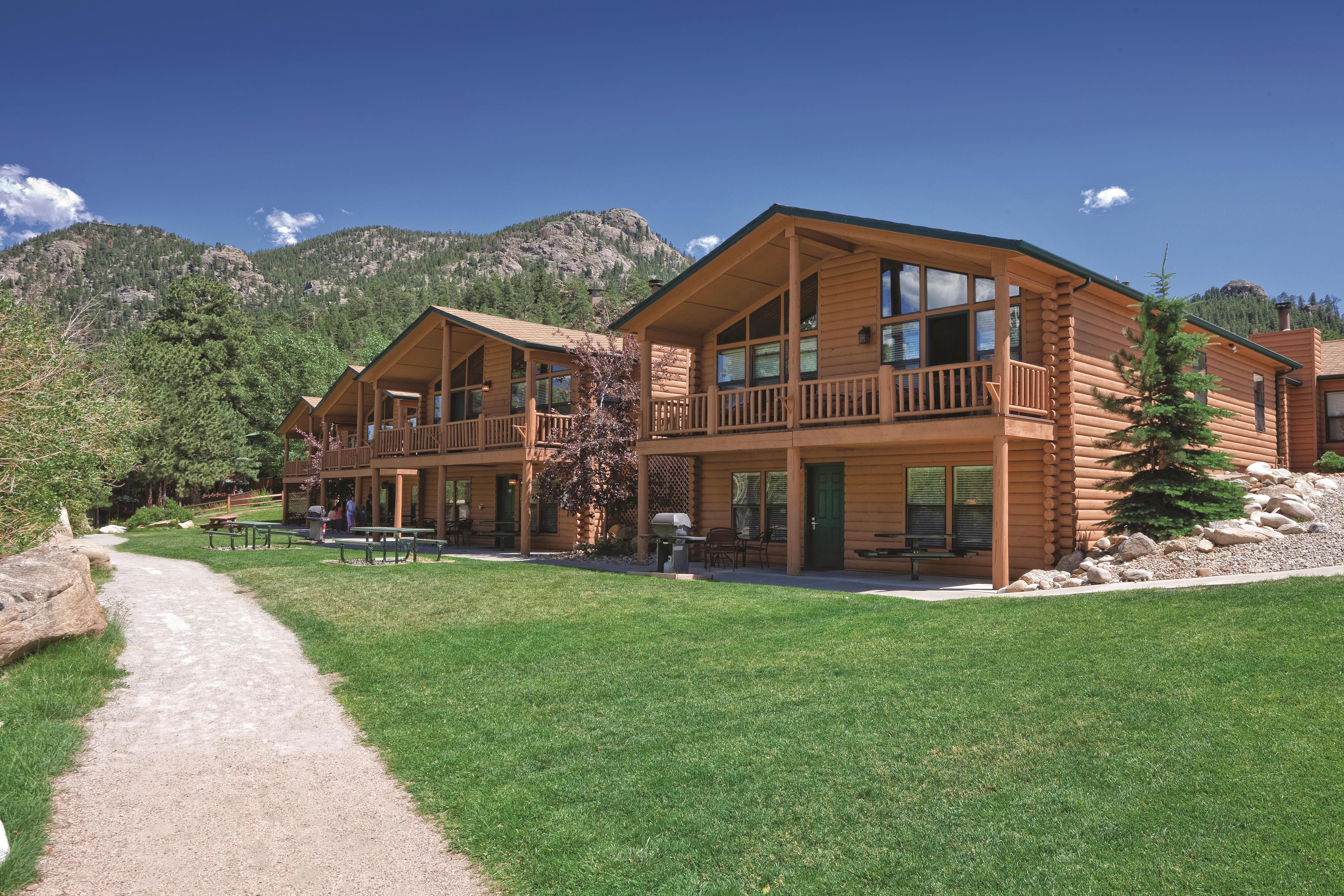 Exterior Day Image of WorldMark Estes Park hotel in Estes Park, Colorado
