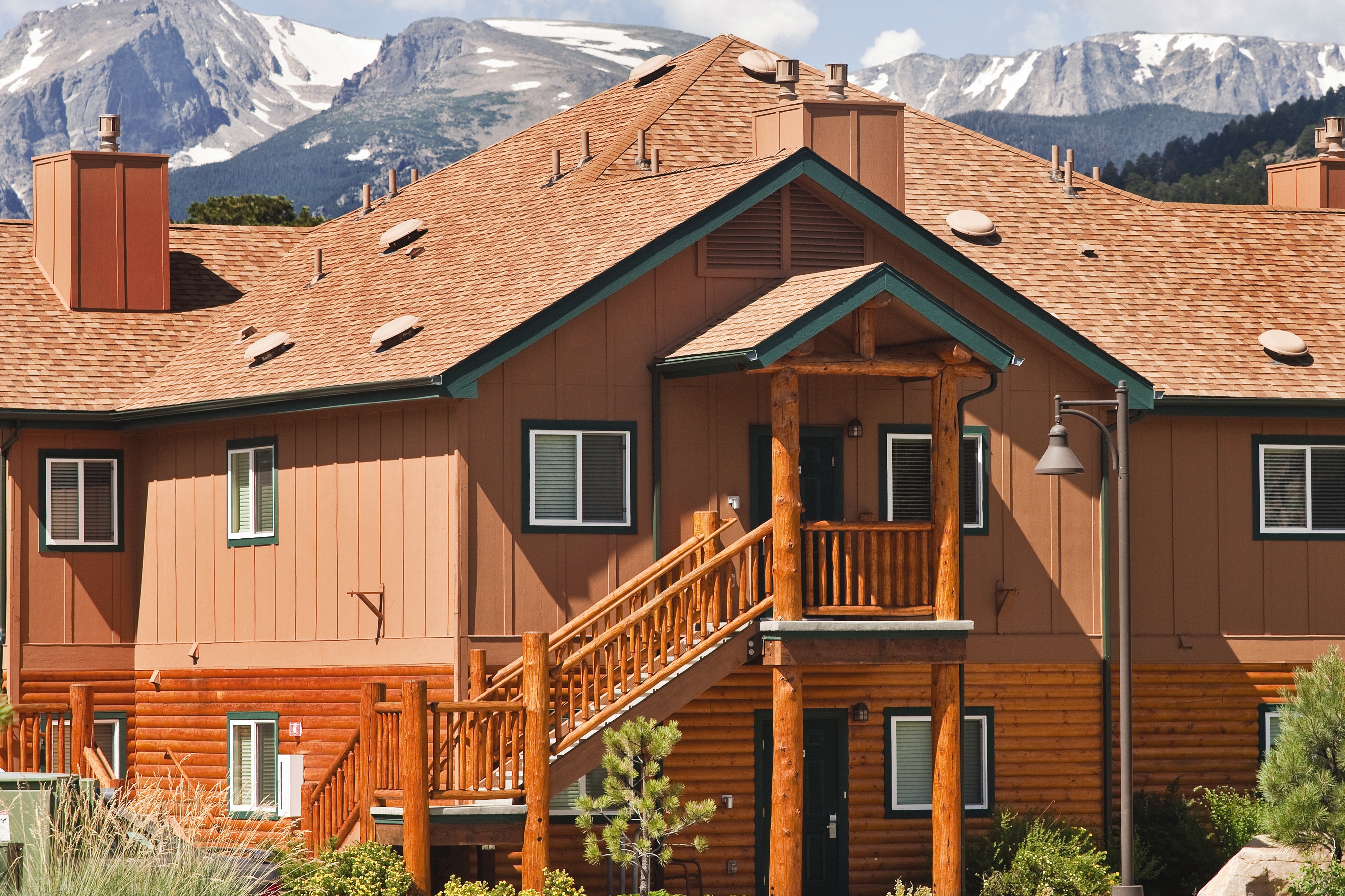 Exterior Day Image of WorldMark Estes Park hotel in Estes Park, Colorado
